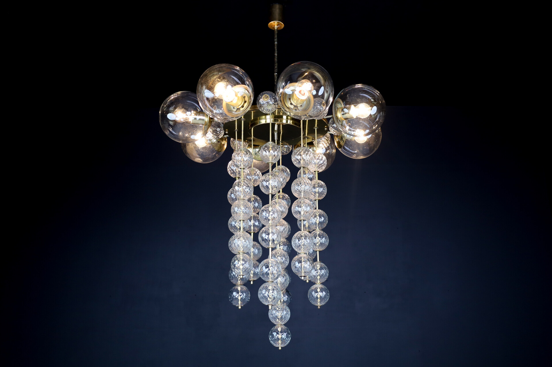 Mid century modern Chandelier with Brass Fixture and Hand-Blowed Glass Globes Mid-20th century