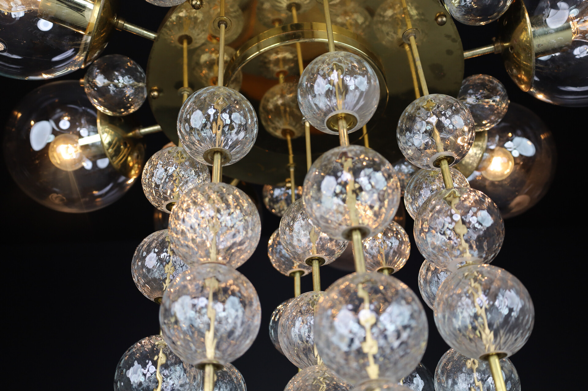 Mid century modern Chandelier with Brass Fixture and Hand-Blowed Glass Globes Mid-20th century