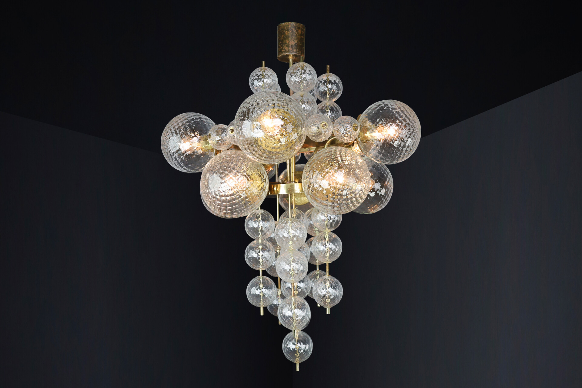 Mid century modern Chandelier with patinated brass fixture and hand-blowed glass globes by Preciosa Cz. Mid-20th century