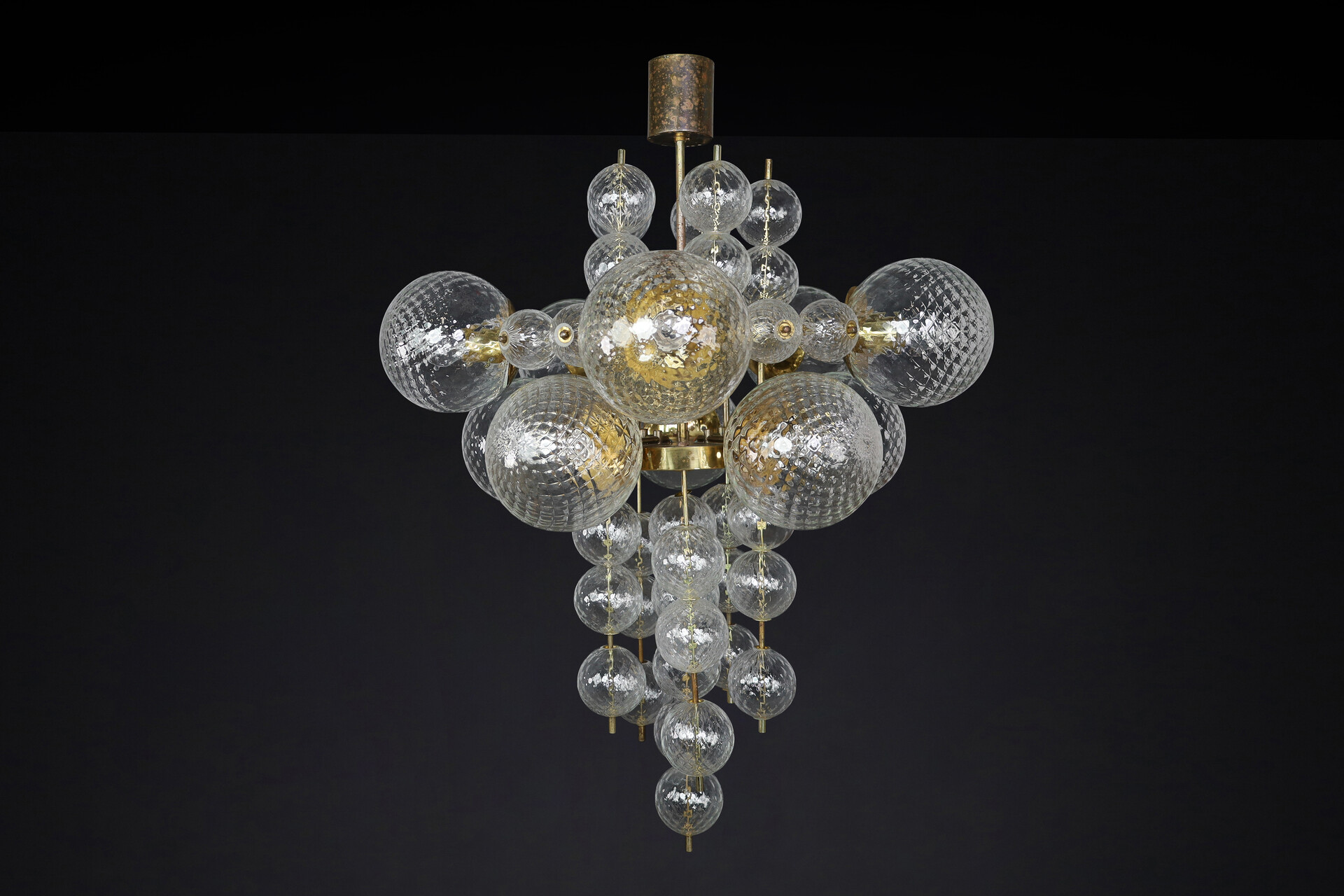Mid century modern Chandelier with patinated brass fixture and hand-blowed glass globes by Preciosa Cz. Mid-20th century