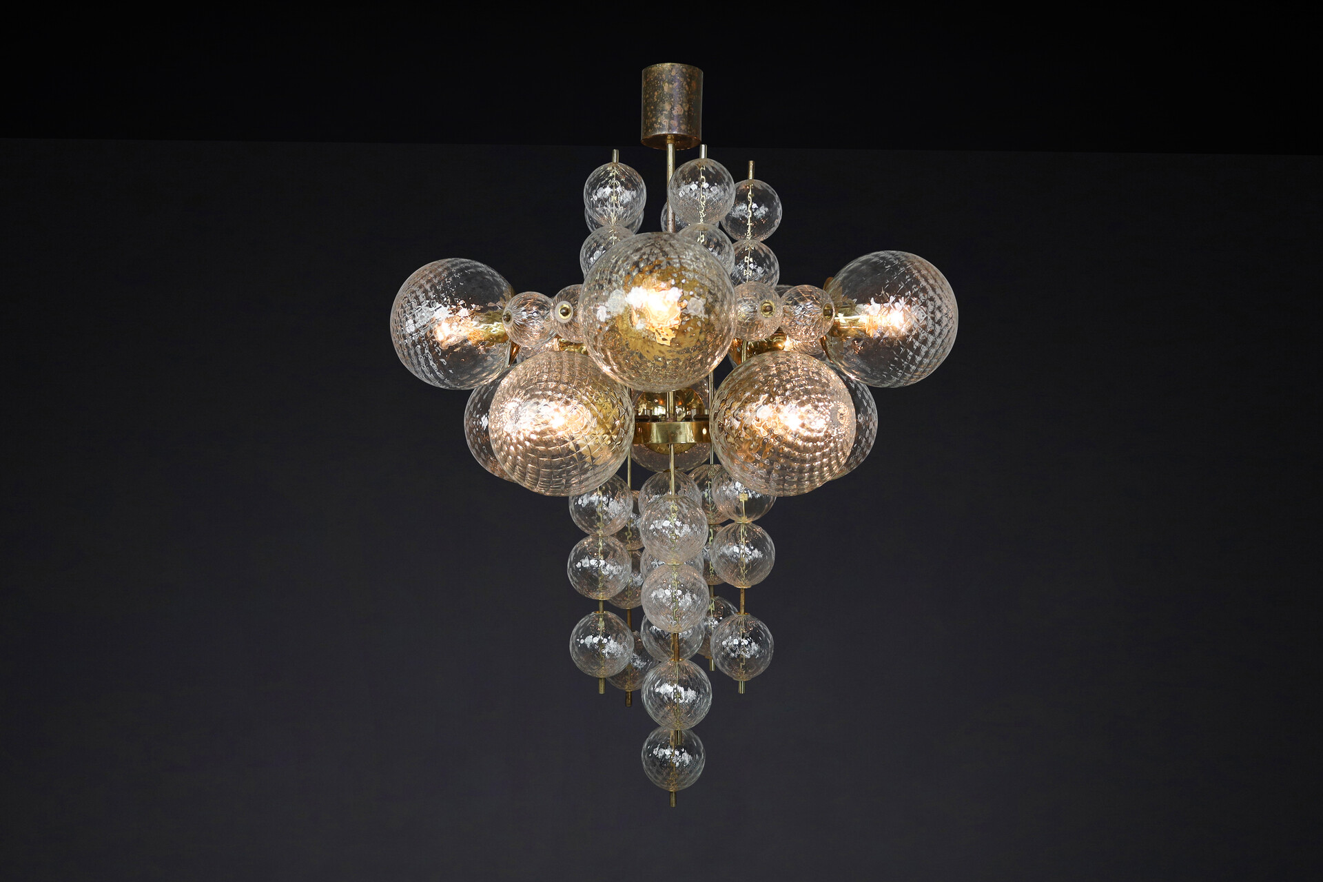 Mid century modern Chandelier with patinated brass fixture and hand-blowed glass globes by Preciosa Cz. Mid-20th century