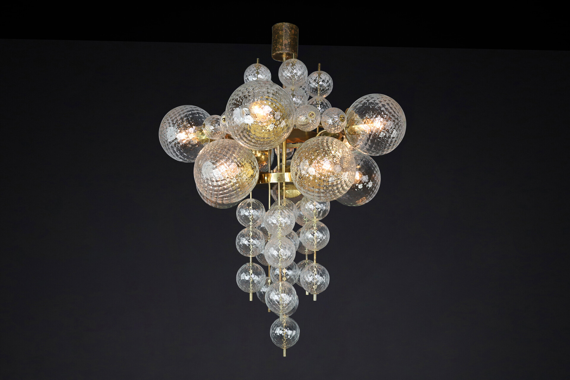 Mid century modern Chandelier with patinated brass fixture and hand-blowed glass globes by Preciosa Cz. Mid-20th century