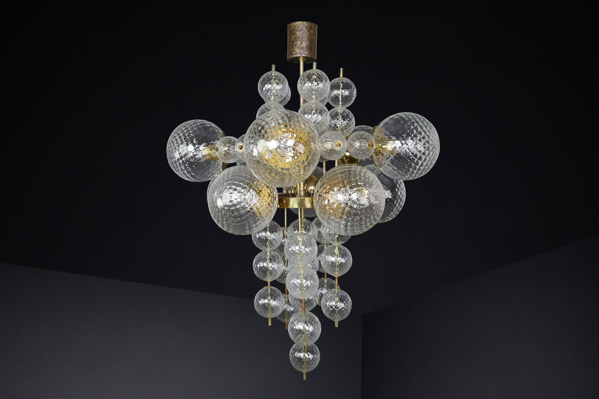 Mid century modern Chandelier with patinated brass fixture and hand-blowed glass globes by Preciosa Cz. Mid-20th century