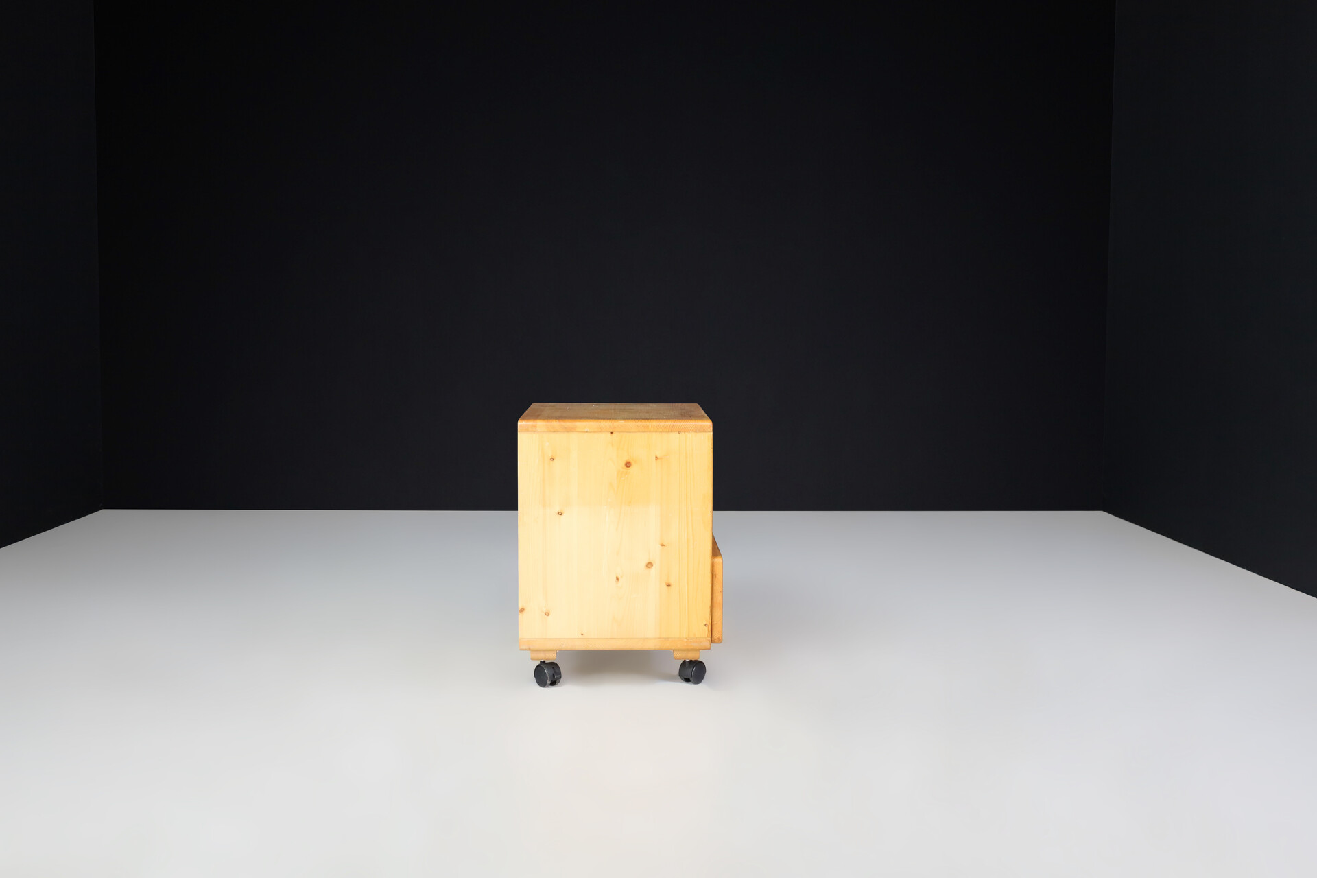 Mid century modern Charlotte Perriand Pine cabinet / cupboard for Les Arcs, France 1970s Mid-20th century