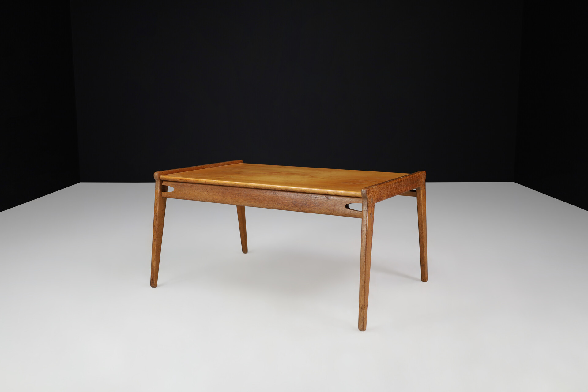Mid century modern Coffee table in oak Germany 1950s Mid-20th century
