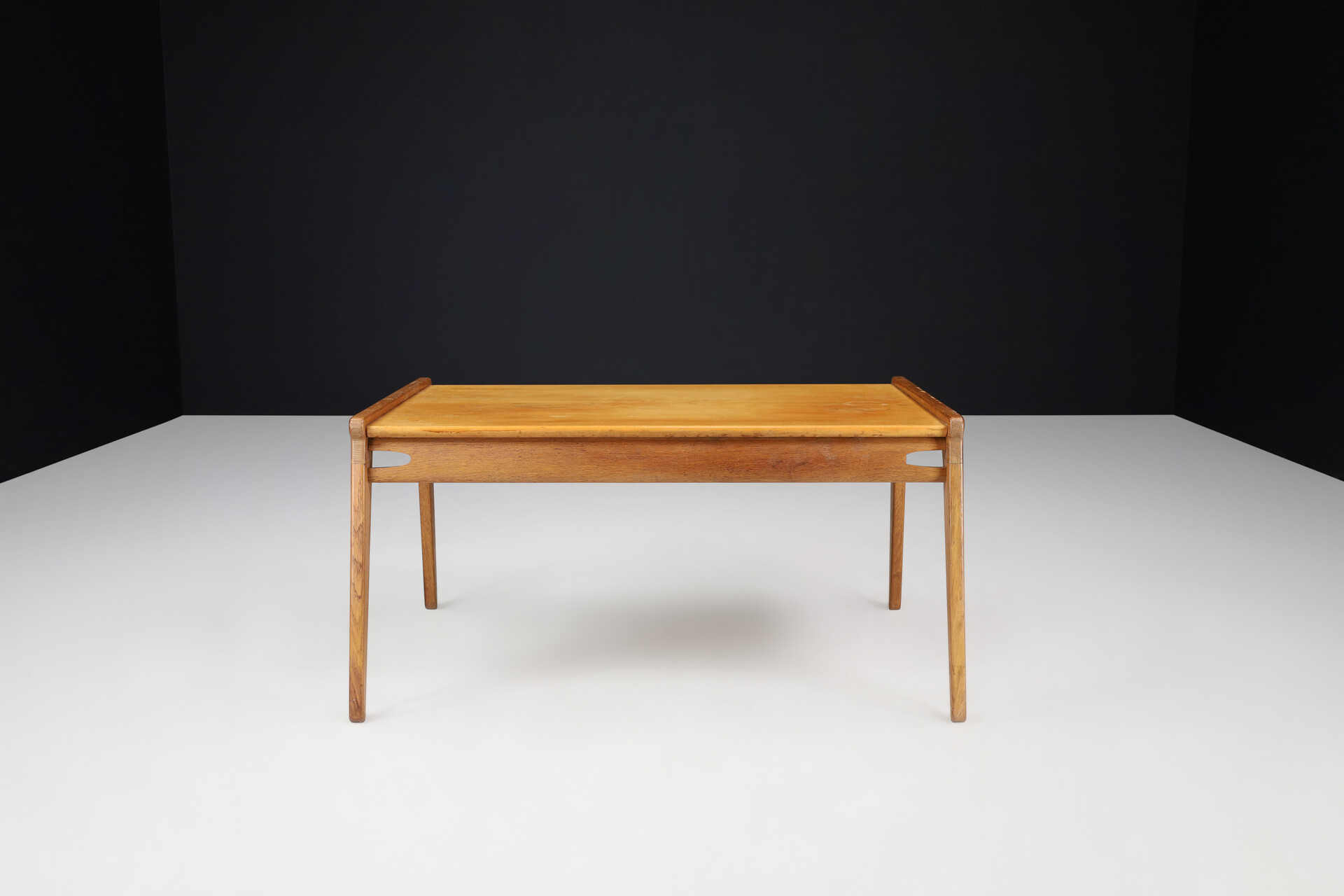 Mid century modern Coffee table in oak Germany 1950s Mid-20th century