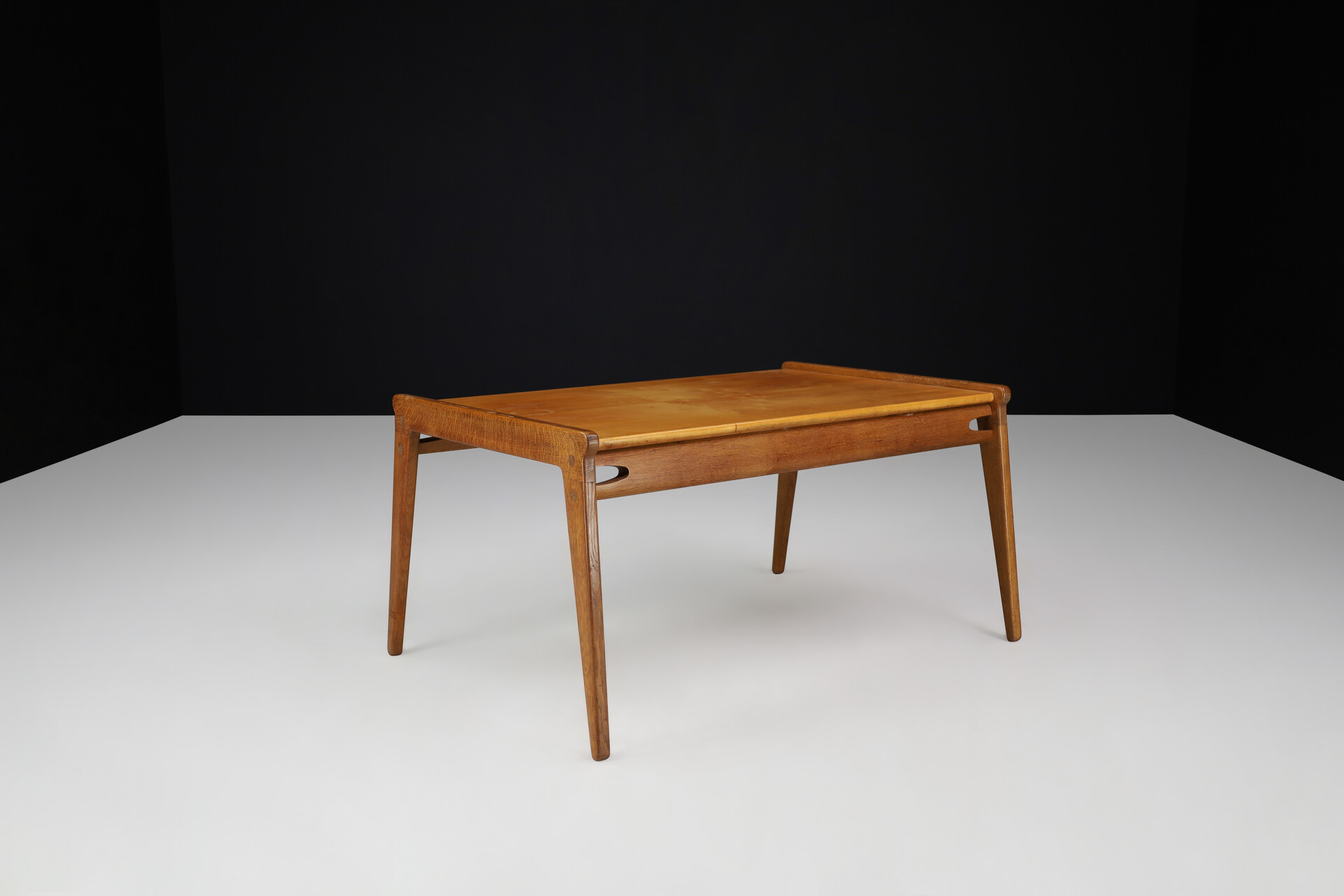 Mid century modern Coffee table in oak Germany 1950s Mid-20th century