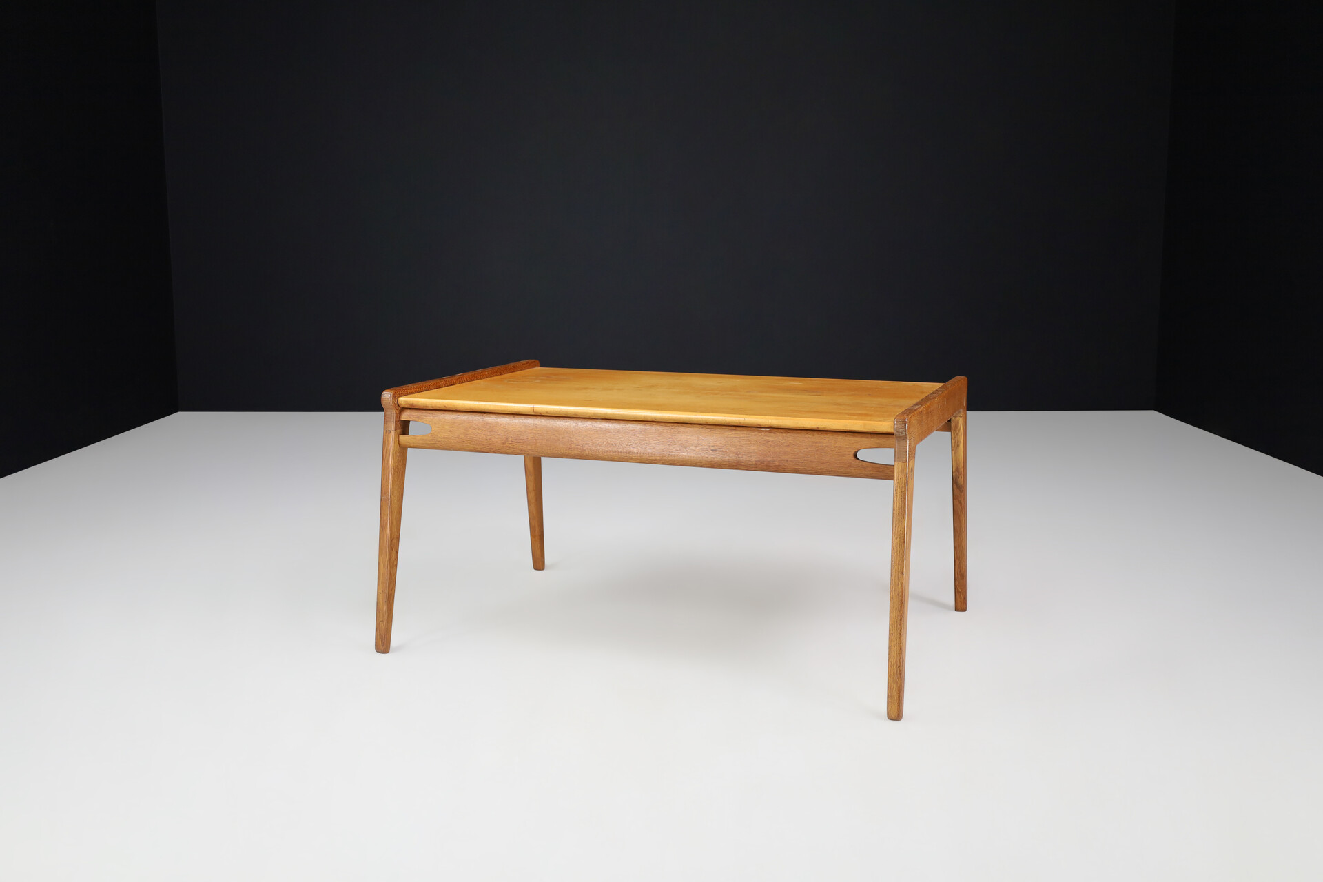 Mid century modern Coffee table in oak Germany 1950s Mid-20th century