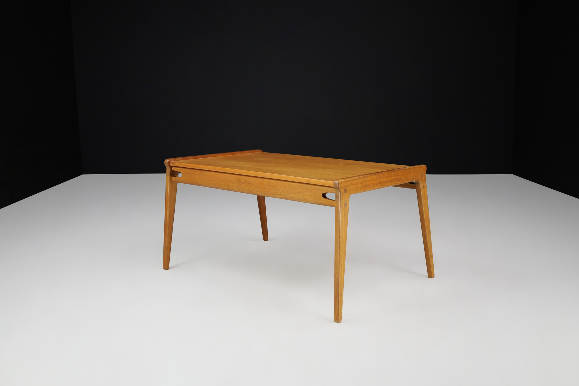 Mid century modern Coffee table in oak Germany 1950s Mid-20th century