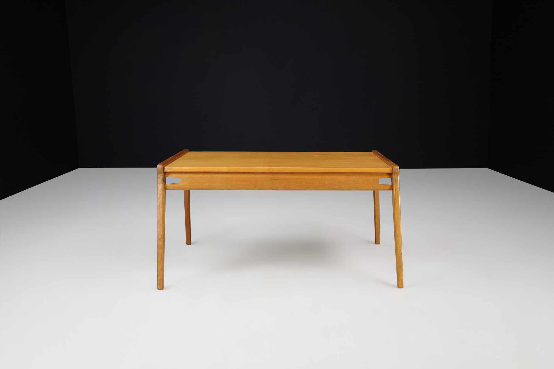 Mid century modern Coffee table in oak Germany 1950s Mid-20th century