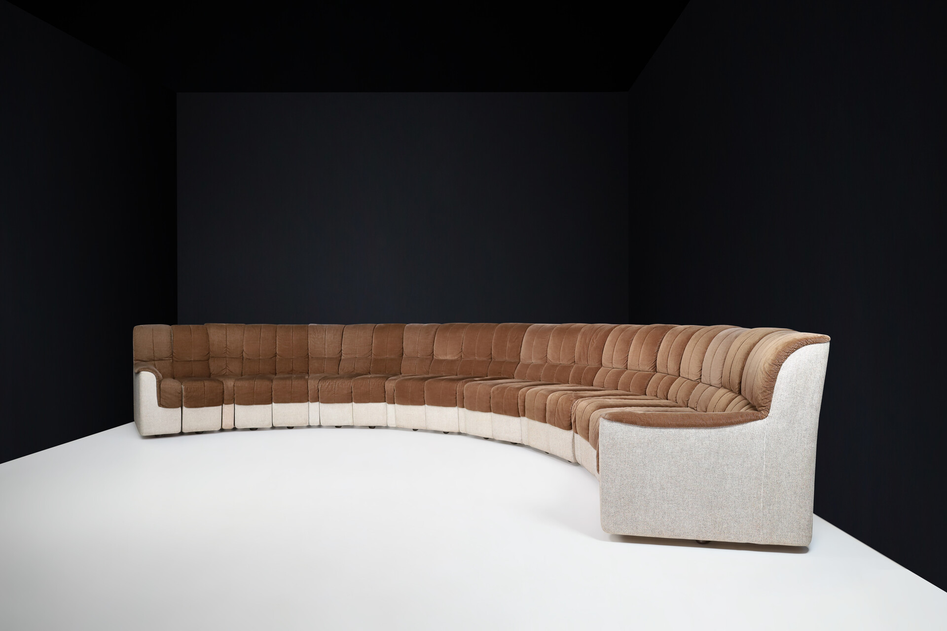 Mid century modern Cord fabric sofa in the style of De Sede DS-600 'Snake' Sectional , Germany 1970s Late-20th century