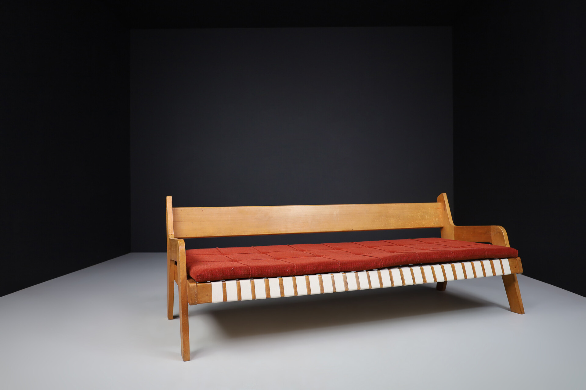 Mid century modern Daybed/sofa with woven cotton straps and wool, France 1930s Mid-20th century
