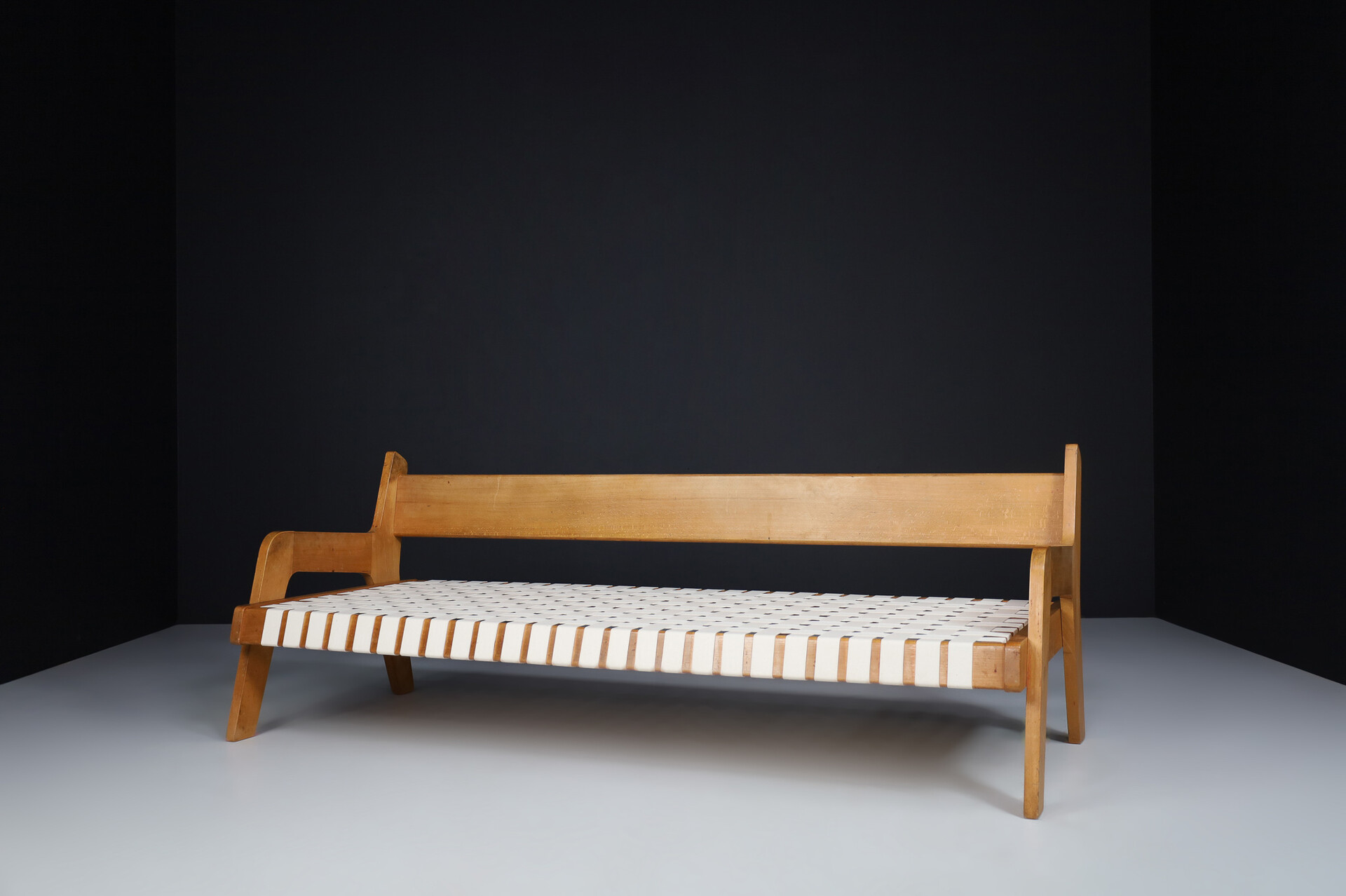 Mid century sales modern daybed frame