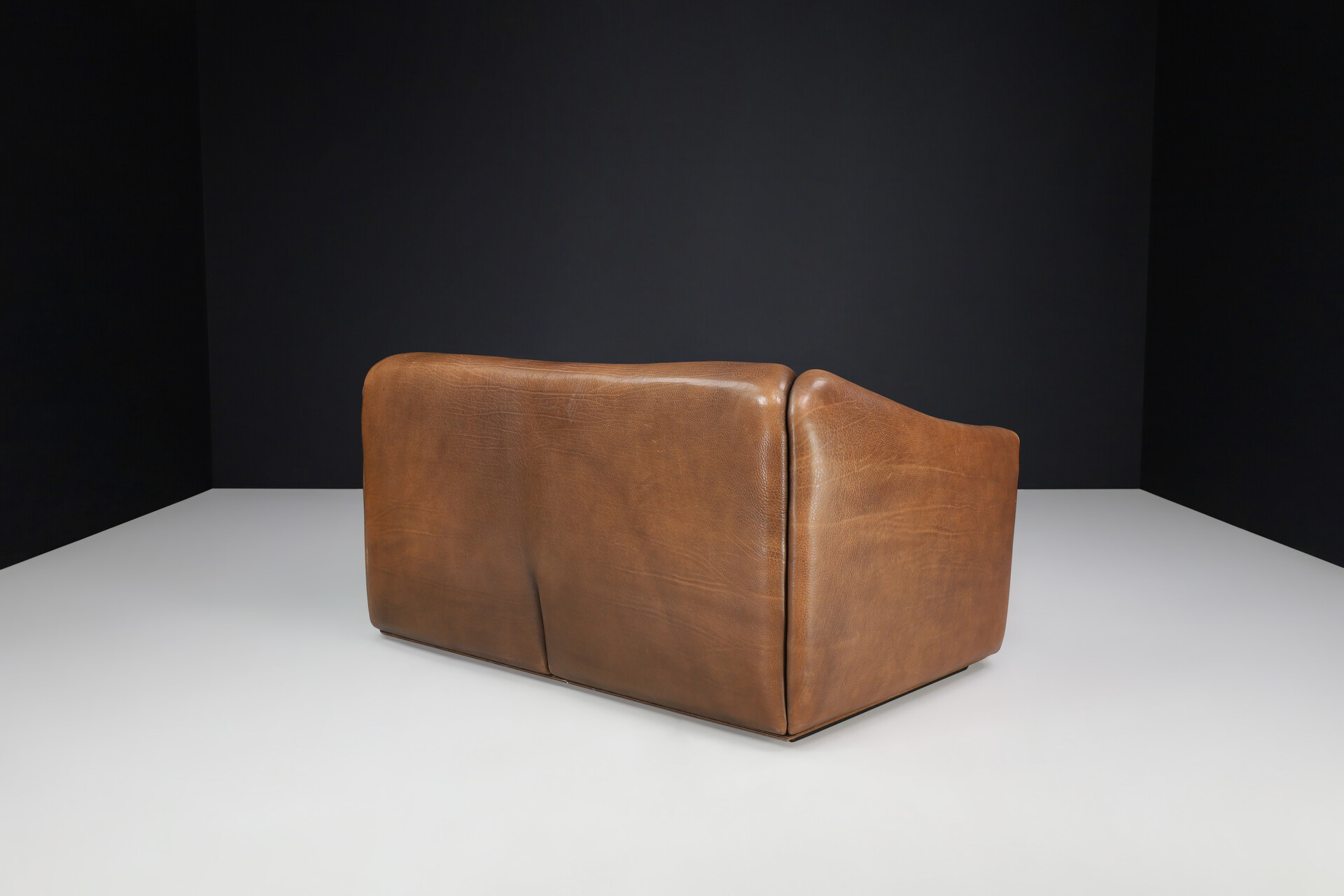 Mid century modern De Sede DS-47 Neck Leather Two-seat Sofa from Switzerland 1970s Late-20th century