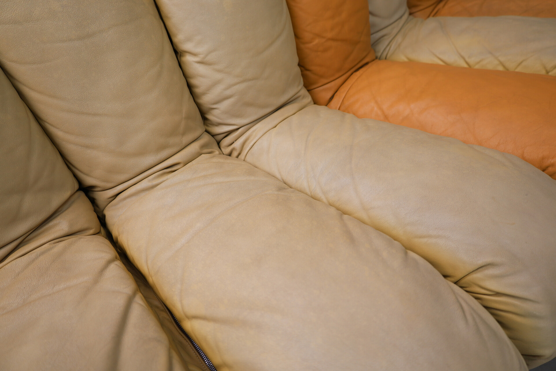 Mid century modern De Sede DS-600 'Snake' Sectional Sofa in Patinated Creame-Cognac Leather by Ueli Berger, Switzerland, 1972. Mid-20th century