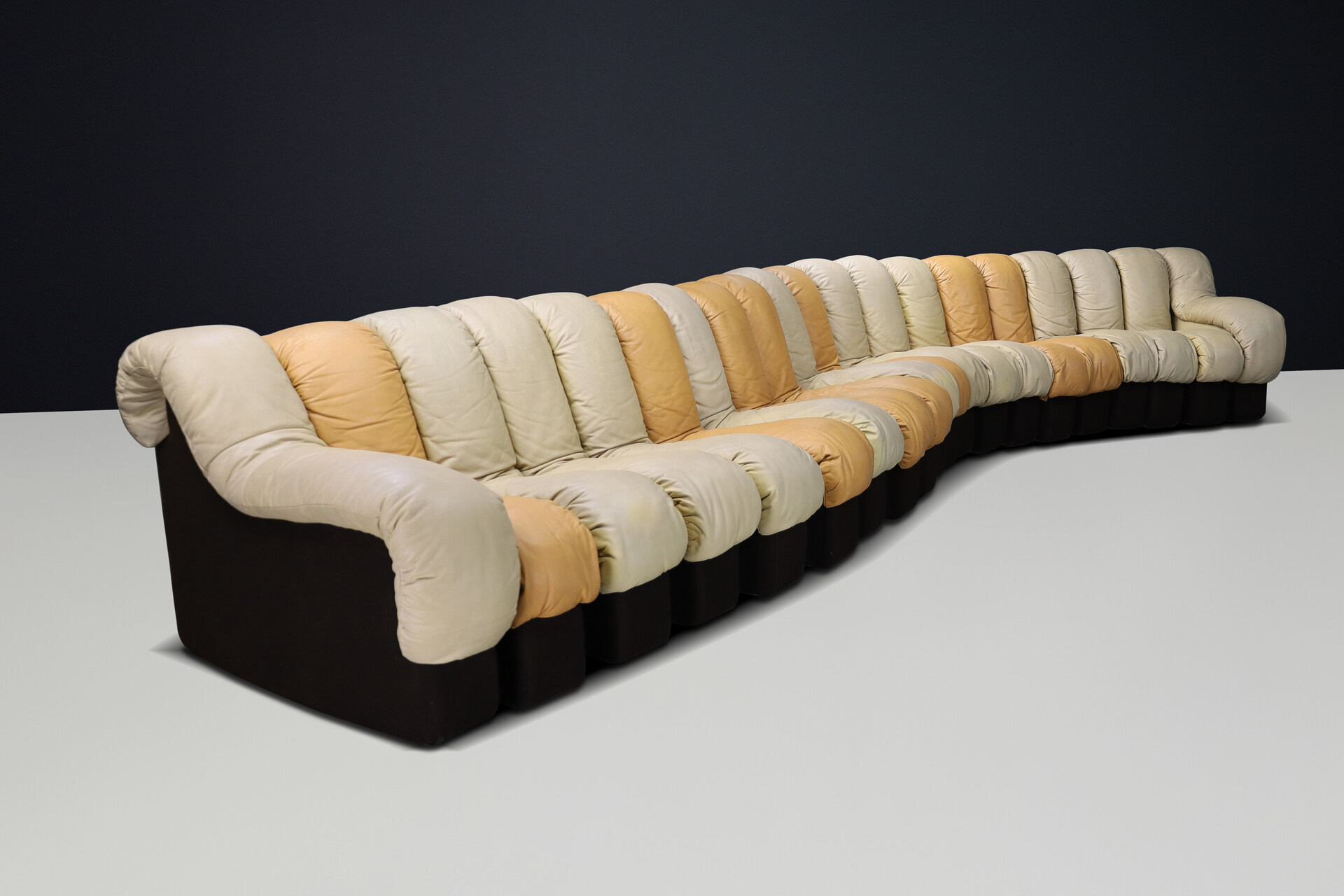 Mid century modern De Sede DS-600 'Snake' Sectional Sofa in Patinated Creame-Cognac Leather by Ueli Berger, Switzerland, 1972. Mid-20th century