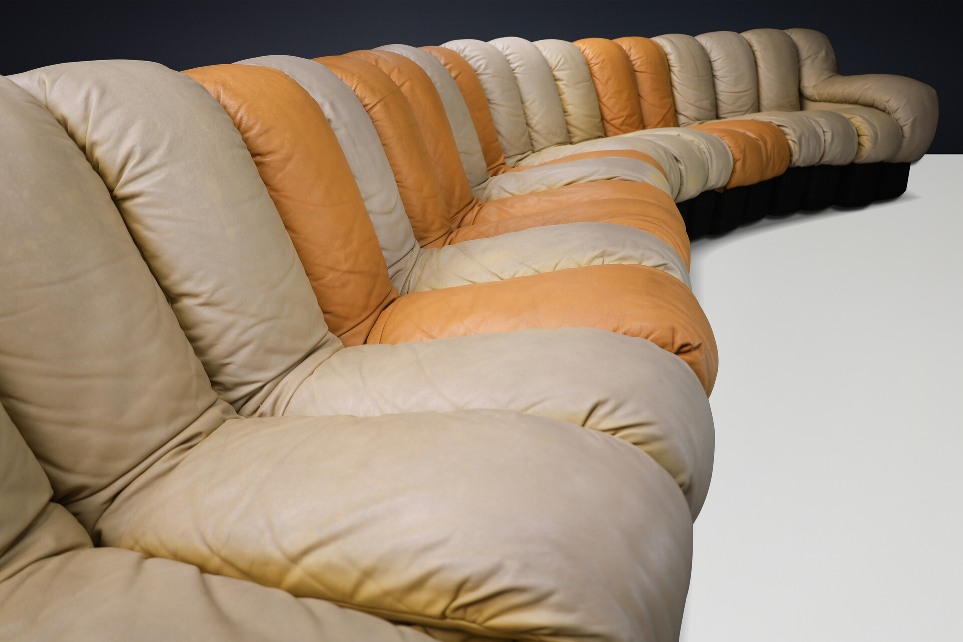 Mid century modern De Sede DS-600 'Snake' Sectional Sofa in Patinated Creame-Cognac Leather by Ueli Berger, Switzerland, 1972. Mid-20th century