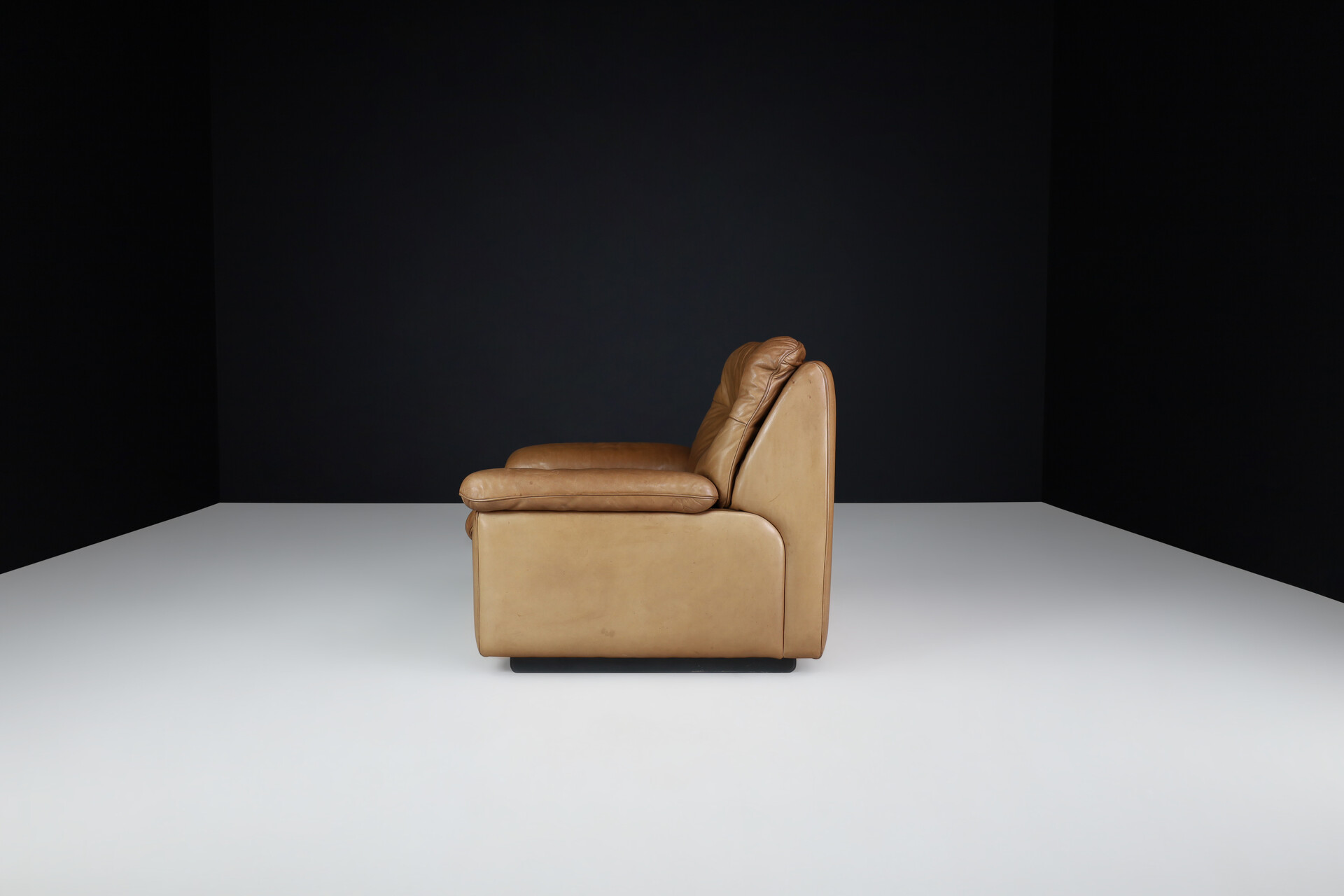 Mid century modern De Sede Ds 63 Lounge Chair in Patinated Leather, Switzerland, 1970s Late-20th century
