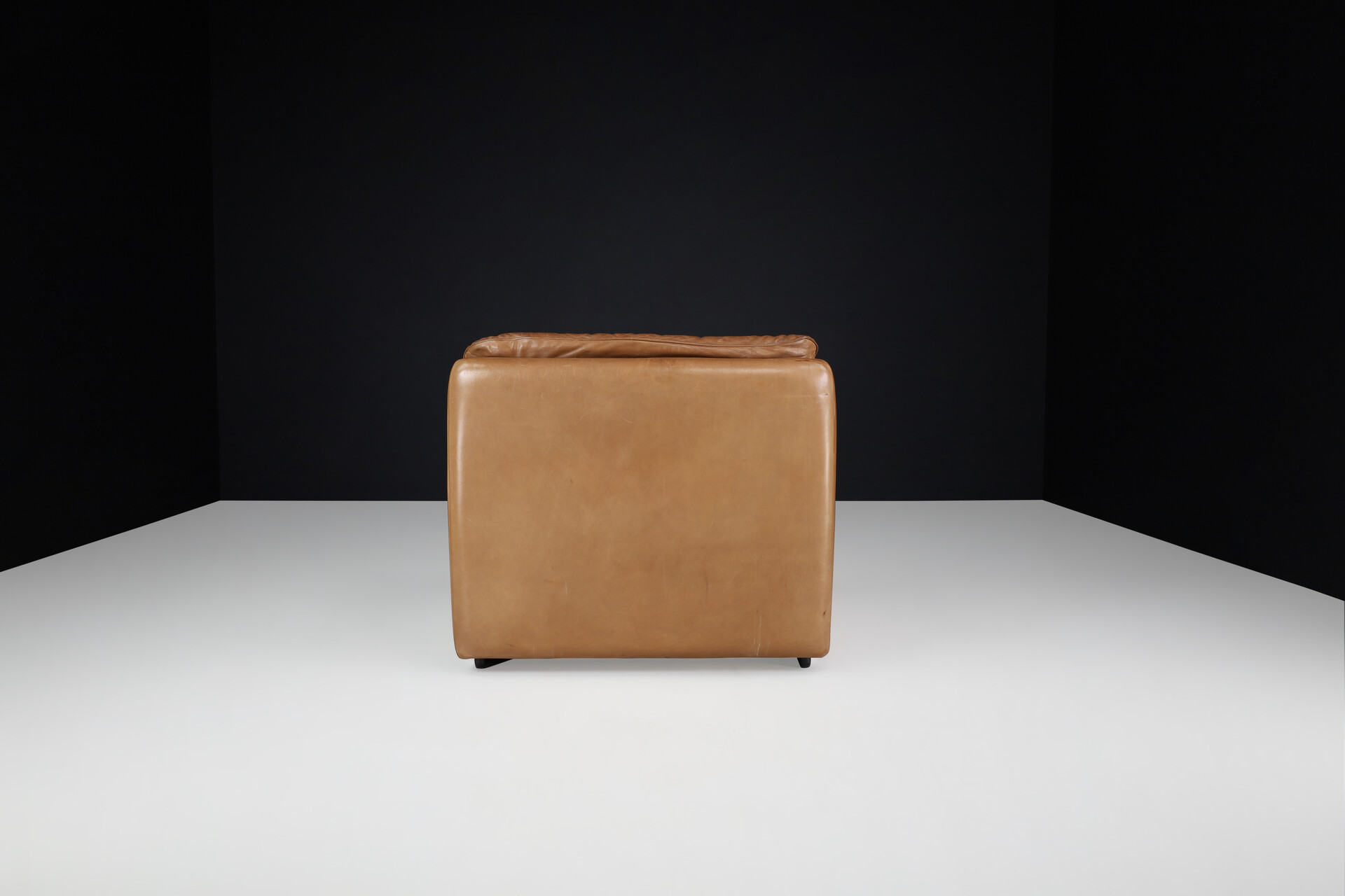 Mid century modern De Sede Ds 63 Lounge Chair in Patinated Leather, Switzerland, 1970s Late-20th century