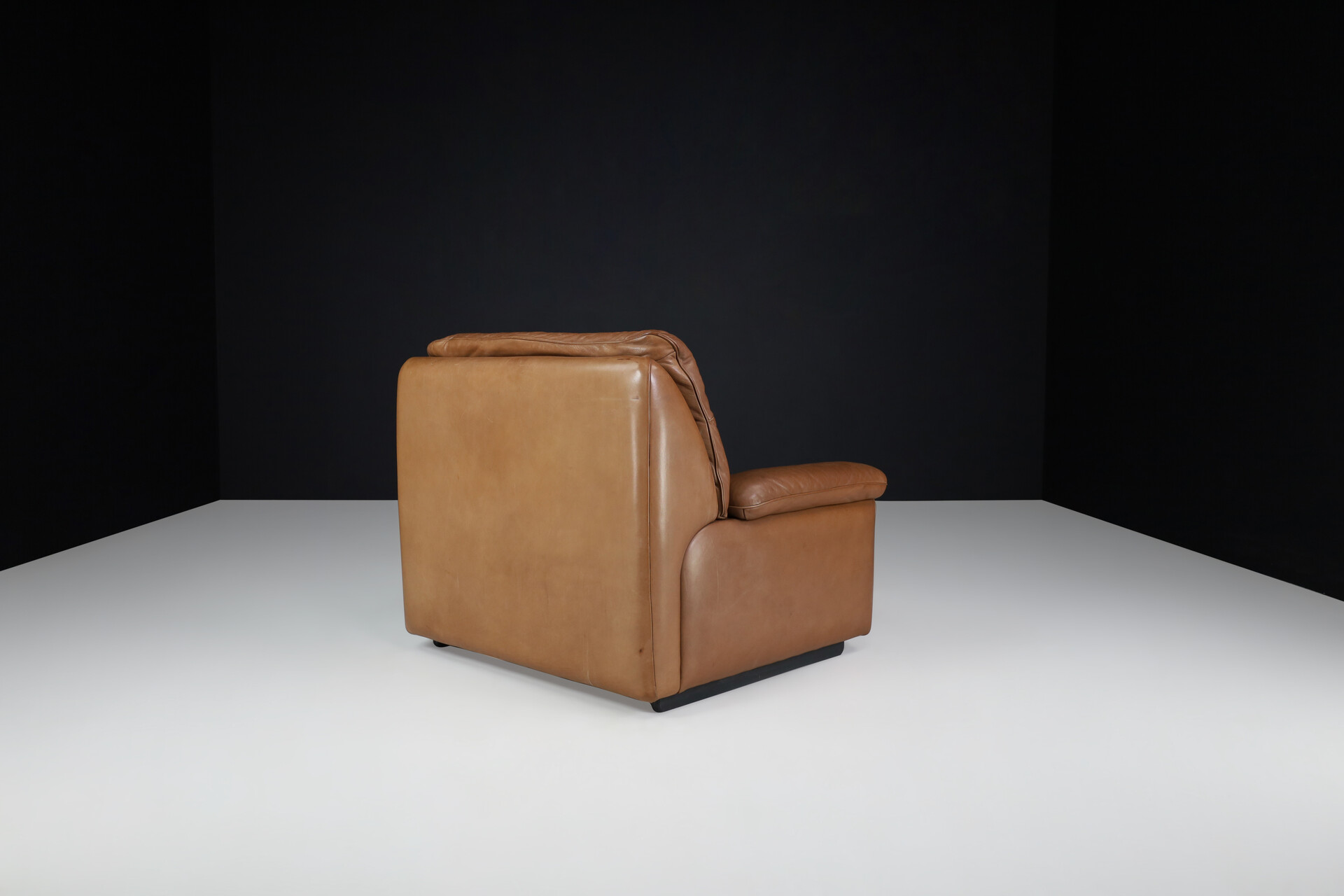 Mid century modern De Sede Ds 63 Lounge Chair in Patinated Leather, Switzerland, 1970s Late-20th century