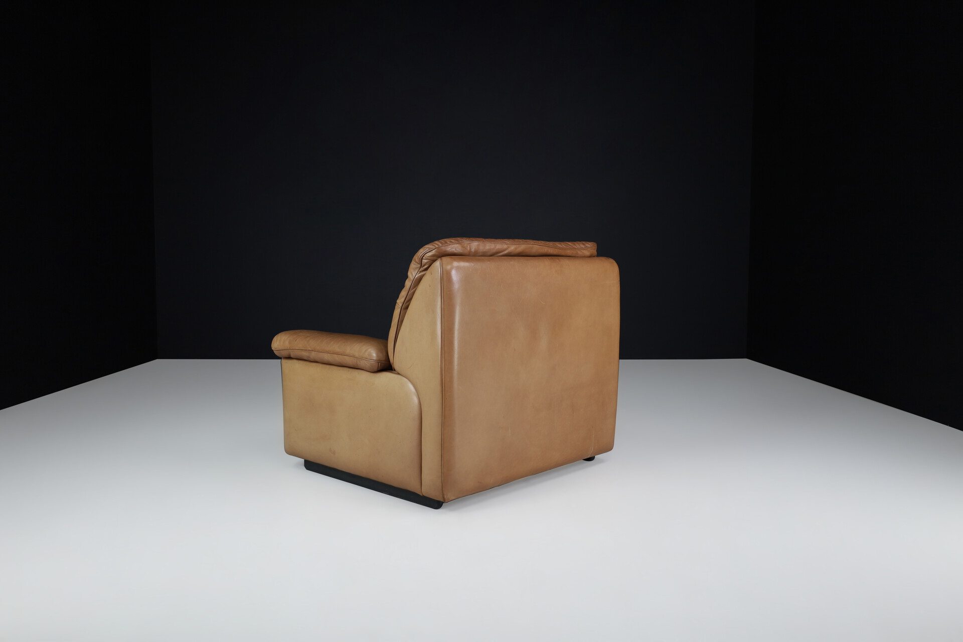Mid century modern De Sede Ds 63 Lounge Chair in Patinated Leather, Switzerland, 1970s Late-20th century