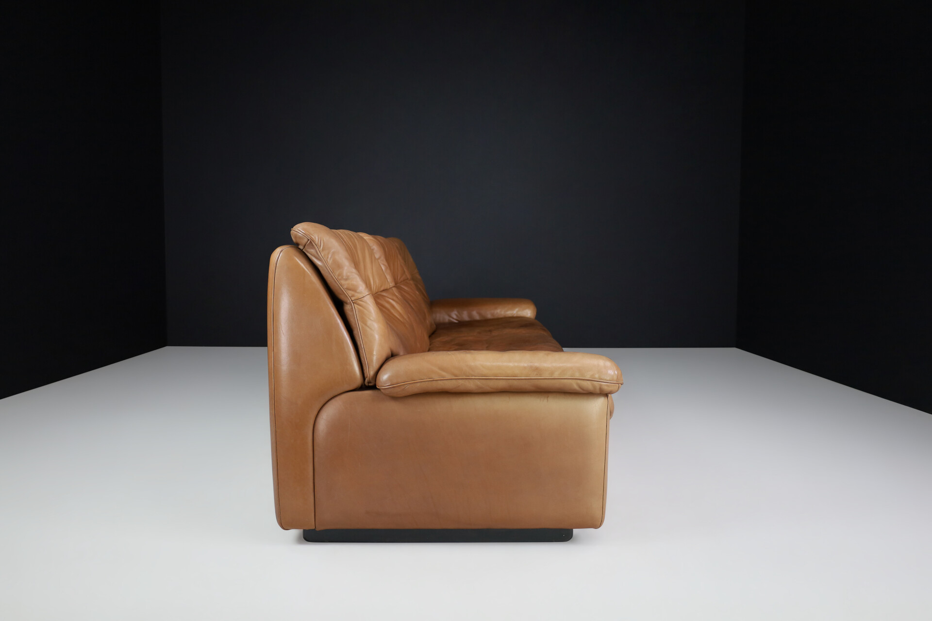 Mid century modern De Sede DS 63 Three-Seater Sofa in Patinated Leather, Switzerland, 1970s Late-20th century