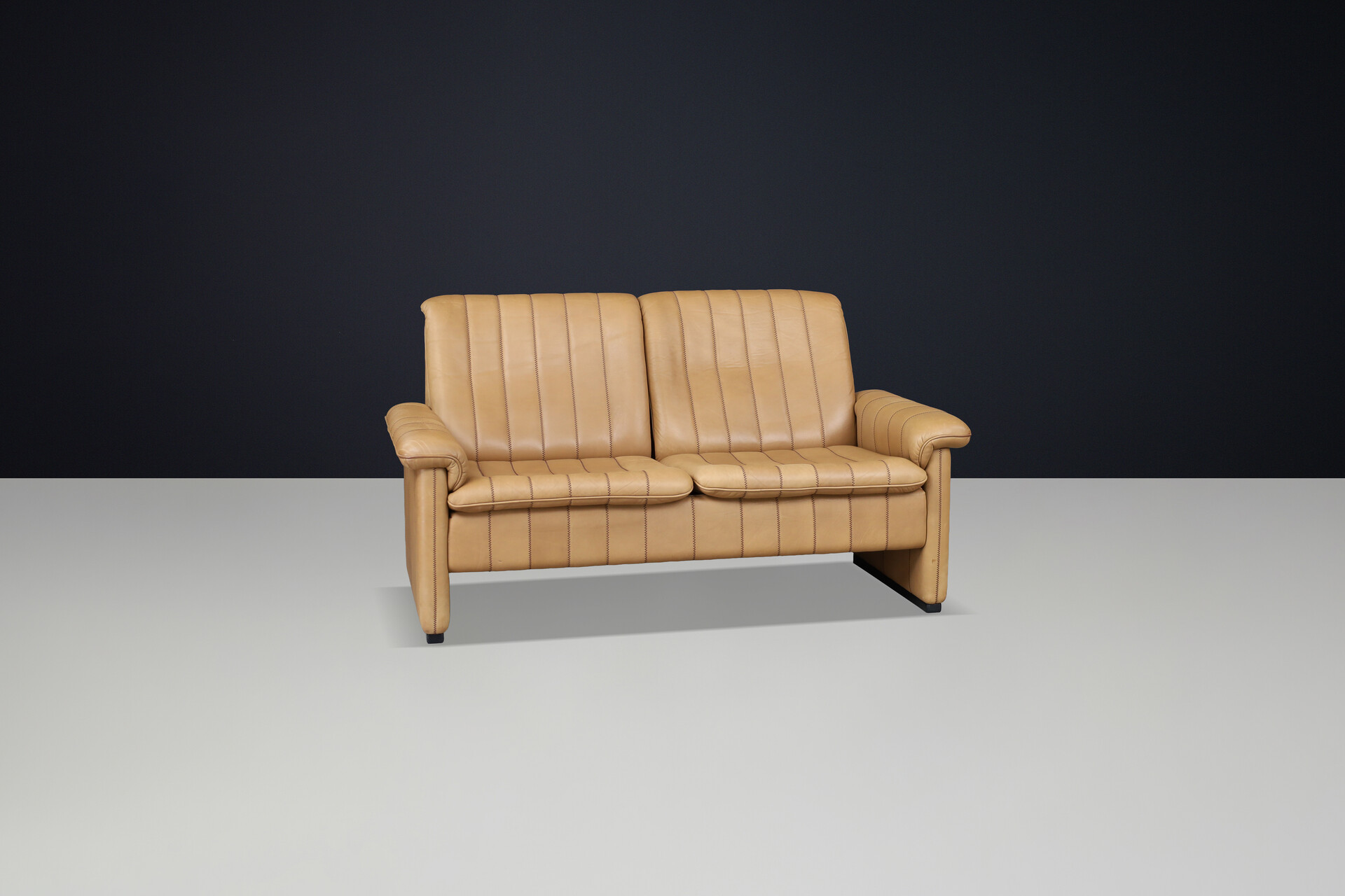 Mid century modern De Sede DS-83 Two-Seat Sofa in Original Tan Leather, 1970s Late-20th century