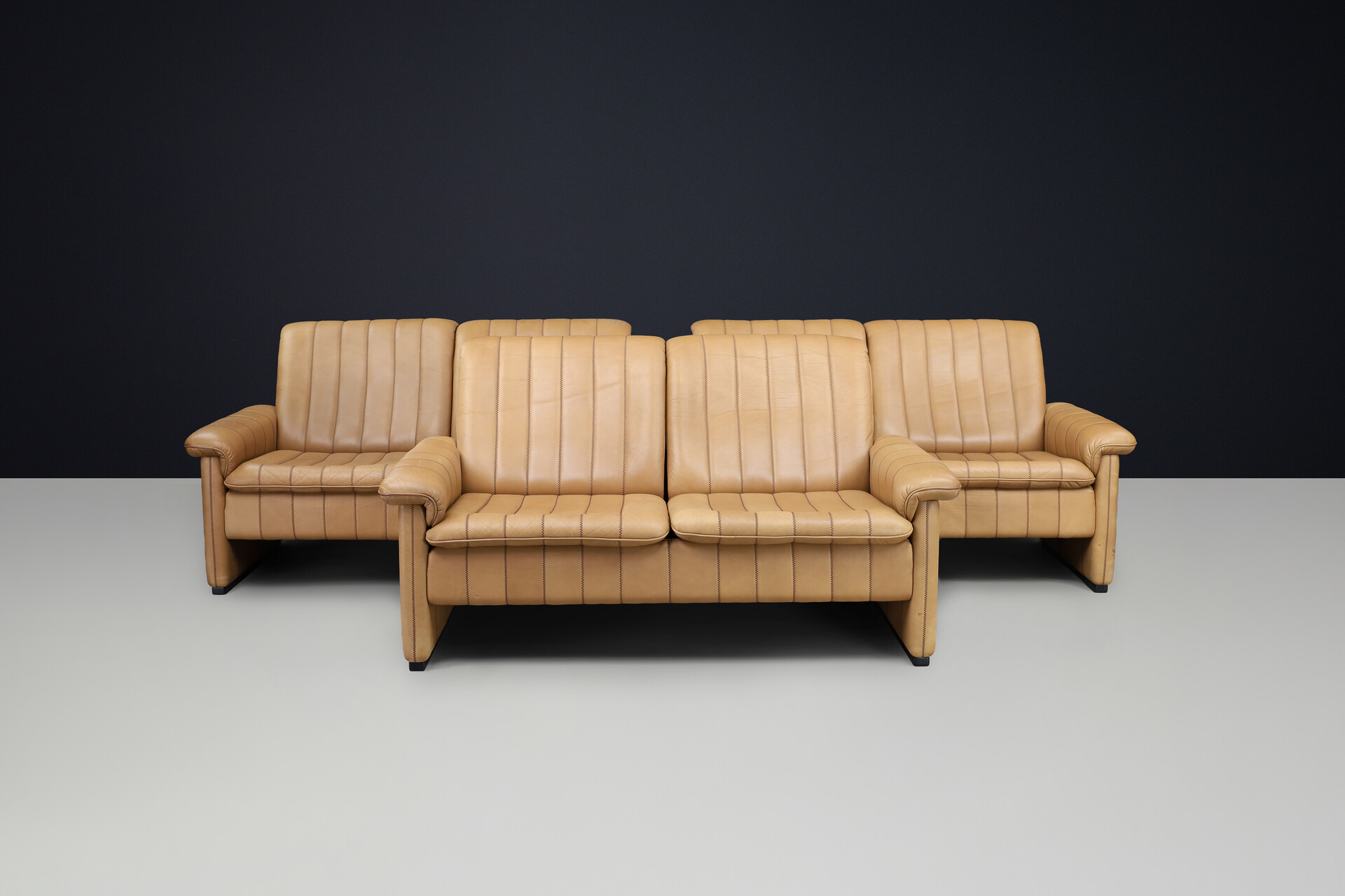 Mid century modern De Sede DS-83 Two-Seat Sofa in Original Tan Leather, 1970s Late-20th century