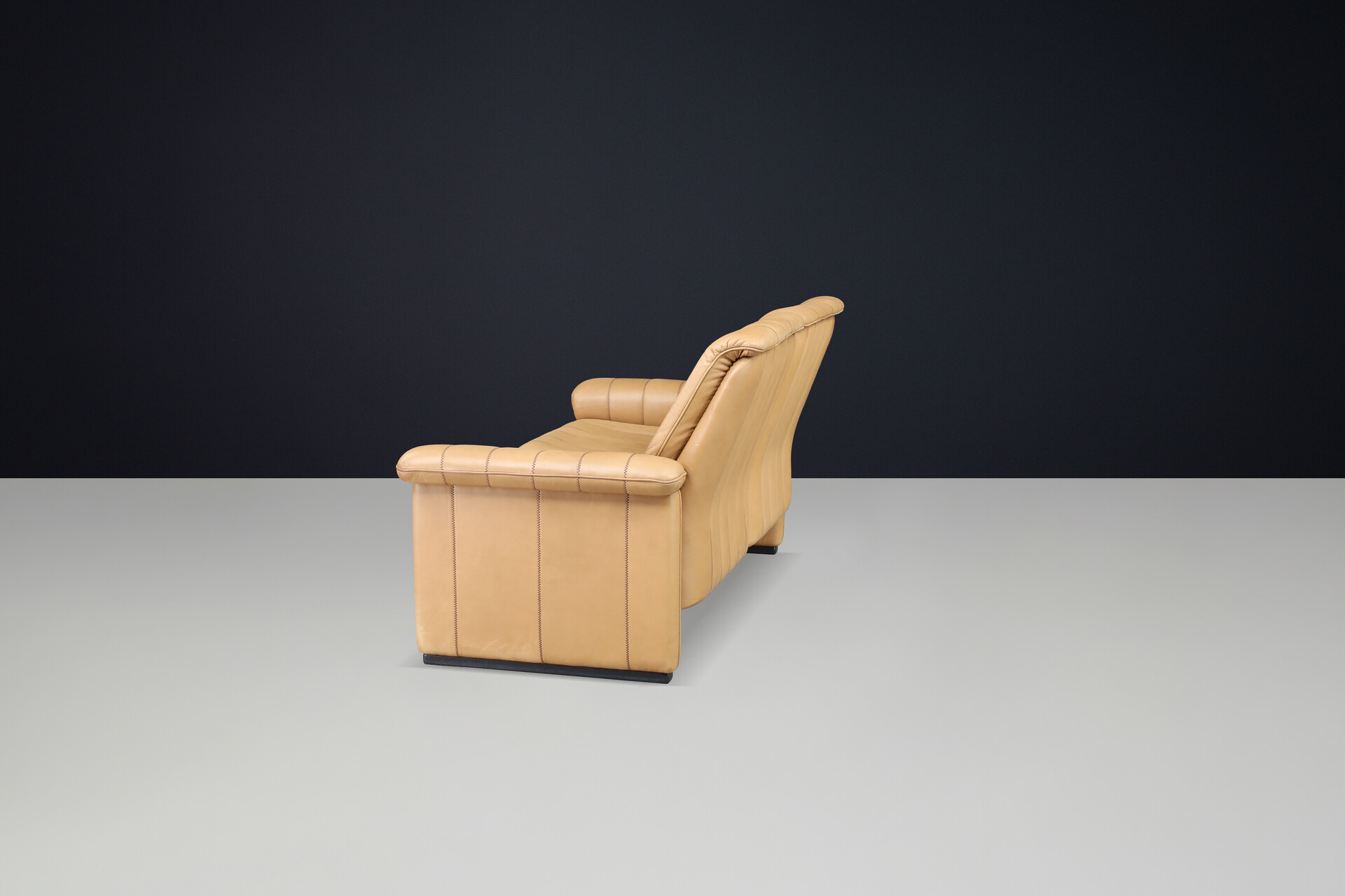 Mid century modern De Sede DS-83 Two-Seat Sofa in Original Tan Leather, 1970s Late-20th century