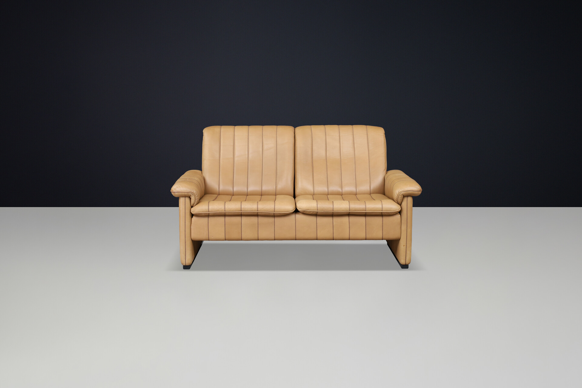 Mid century modern De Sede DS-83 Two-Seat Sofa in Original Tan Leather, 1970s Late-20th century