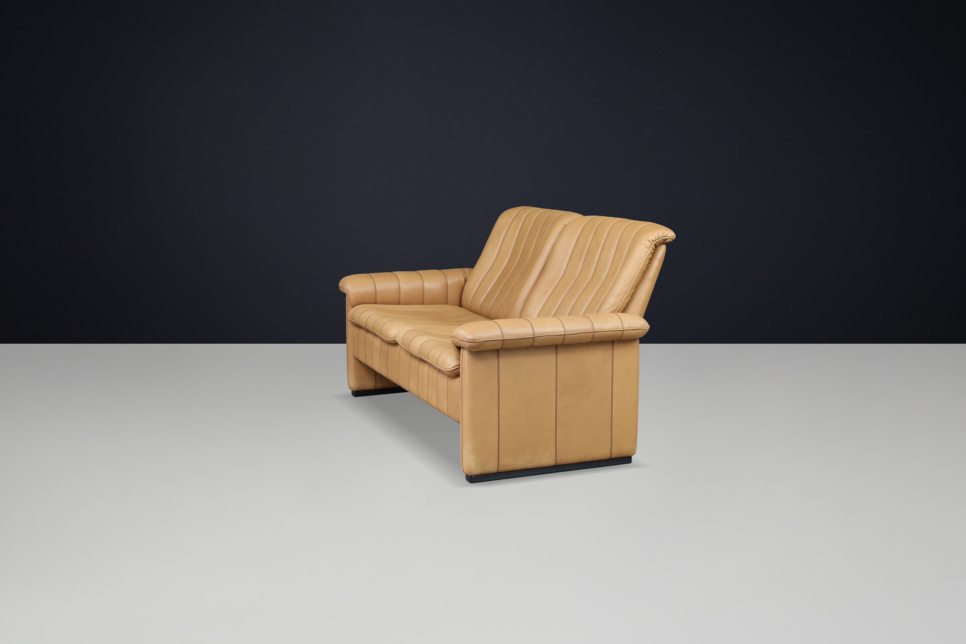 Mid century modern De Sede DS-83 Two-Seat Sofa in Original Tan Leather, 1970s Late-20th century