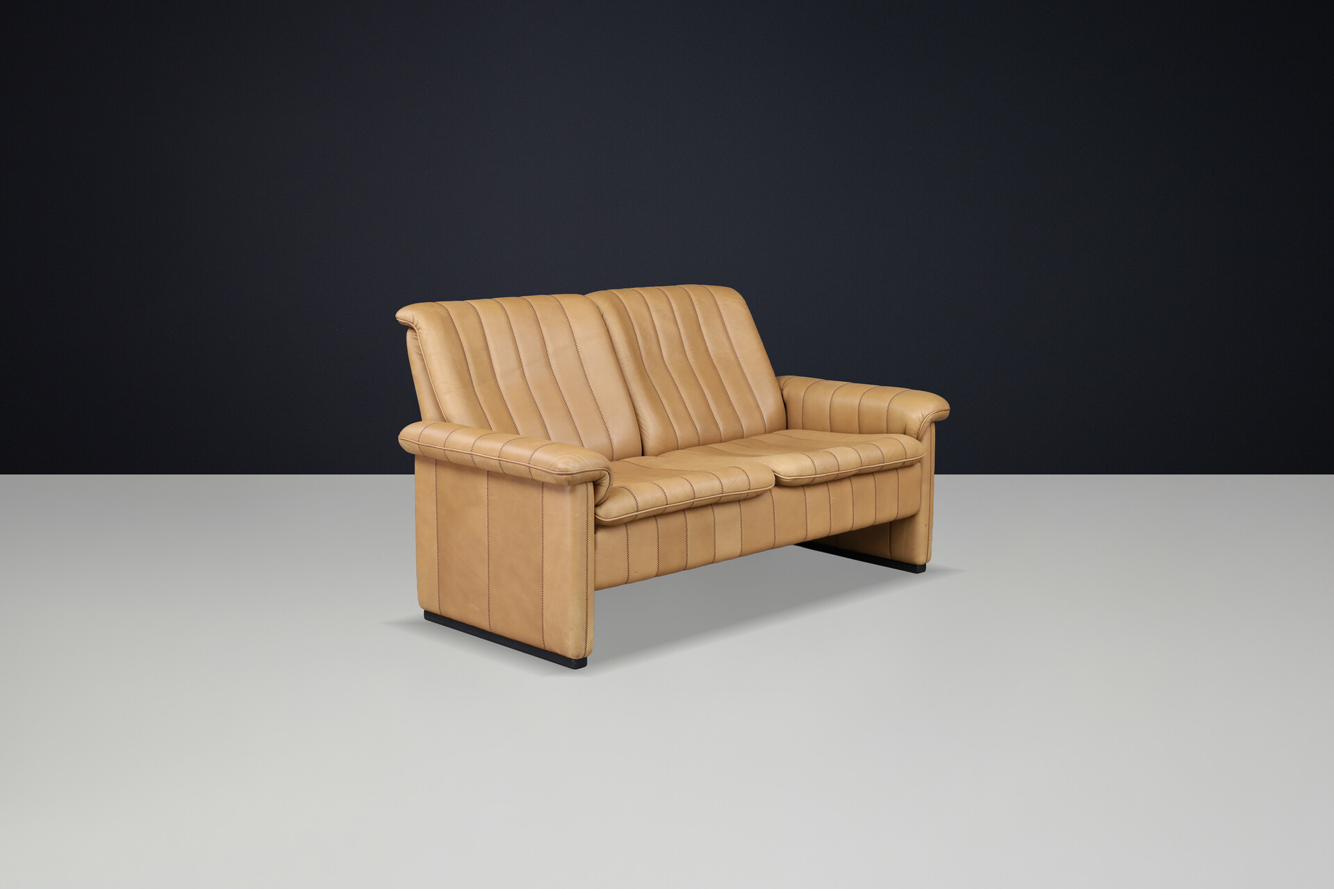 Mid century modern De Sede DS-83 Two-Seat Sofa in Original Tan Leather, 1970s Late-20th century