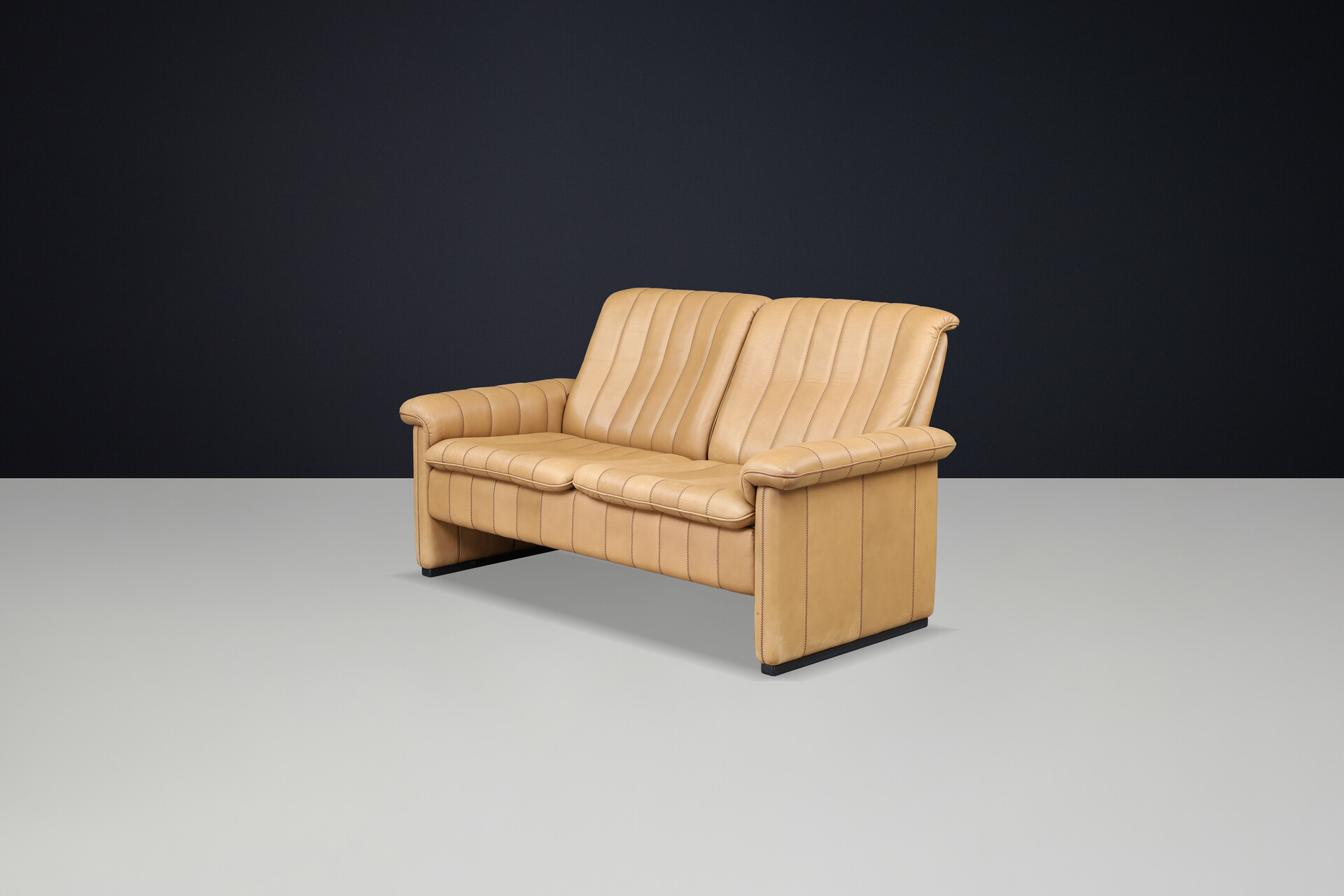 Mid century modern De Sede DS-83 Two-Seat Sofa in Original Tan Leather, 1970s Late-20th century