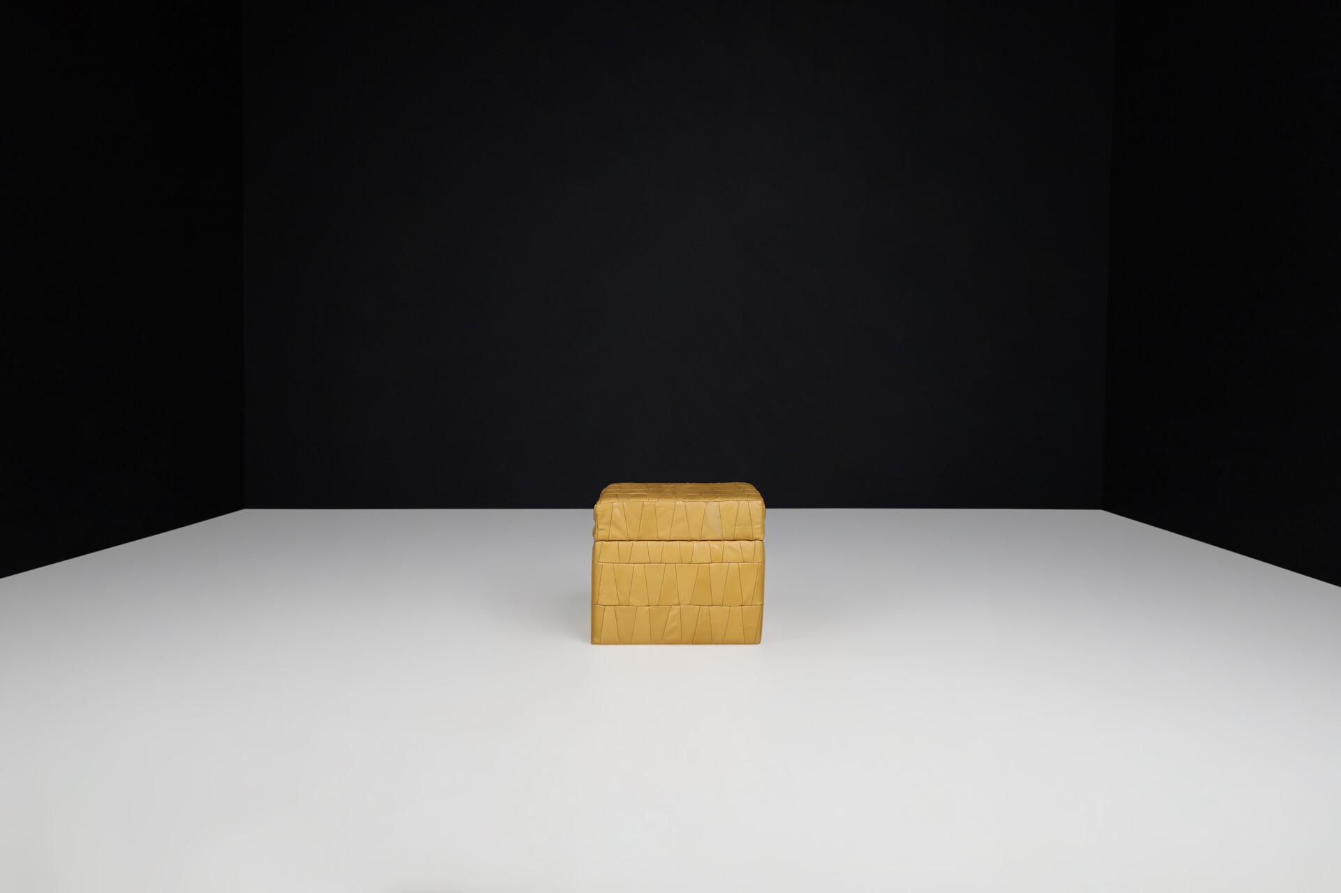 Mid century modern De Sede Patchwork Leather Pouf with extra storage , 1960s Switzerland Mid-20th century