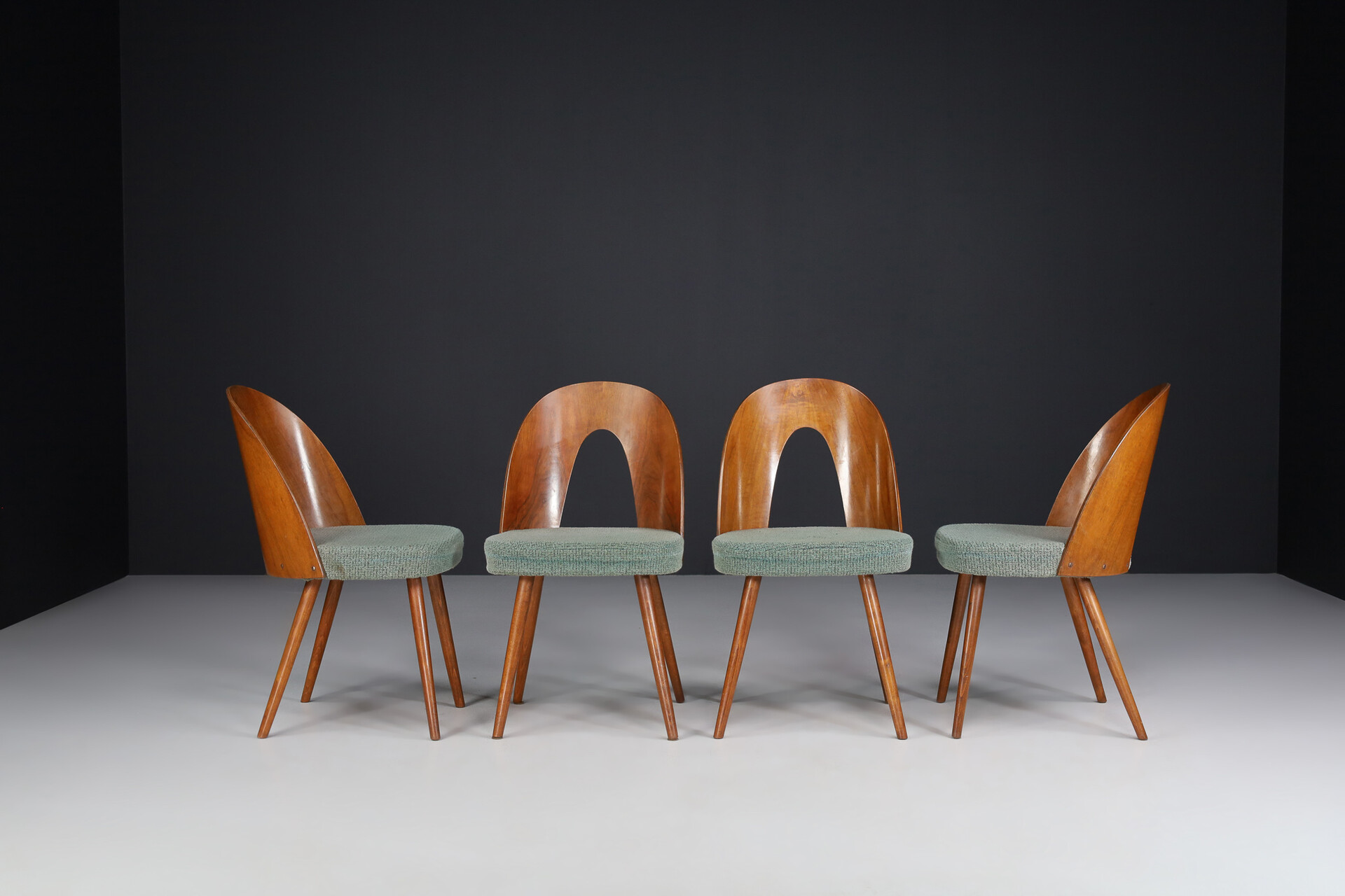 Mid century modern Dining Chairs By Antonin Suman For Tatra Czech Republic 1960s Mid-20th century