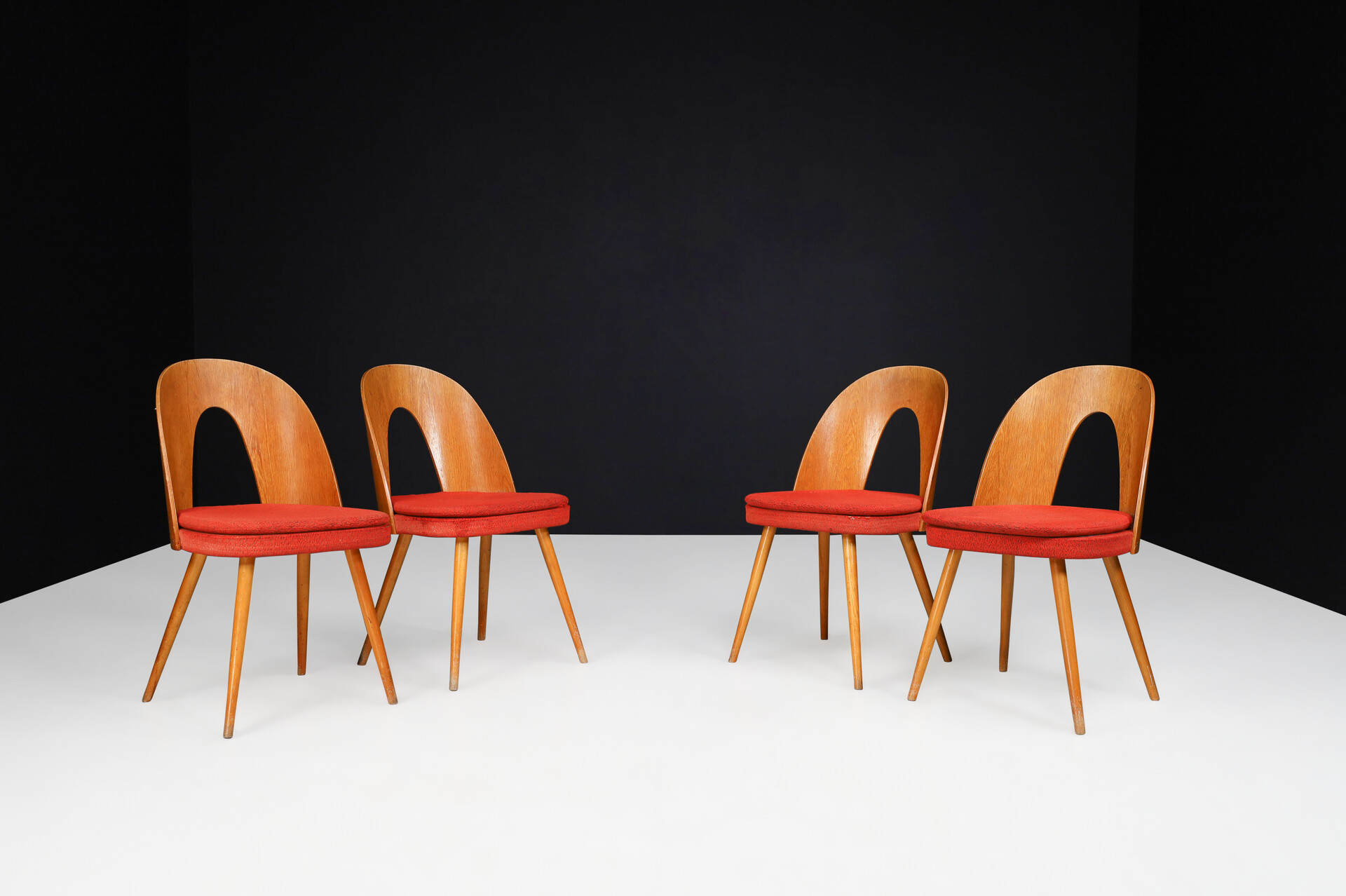 Mid century modern Dining Chairs Designed by Antonin Suman, Czech Republic 1960s Mid-20th century