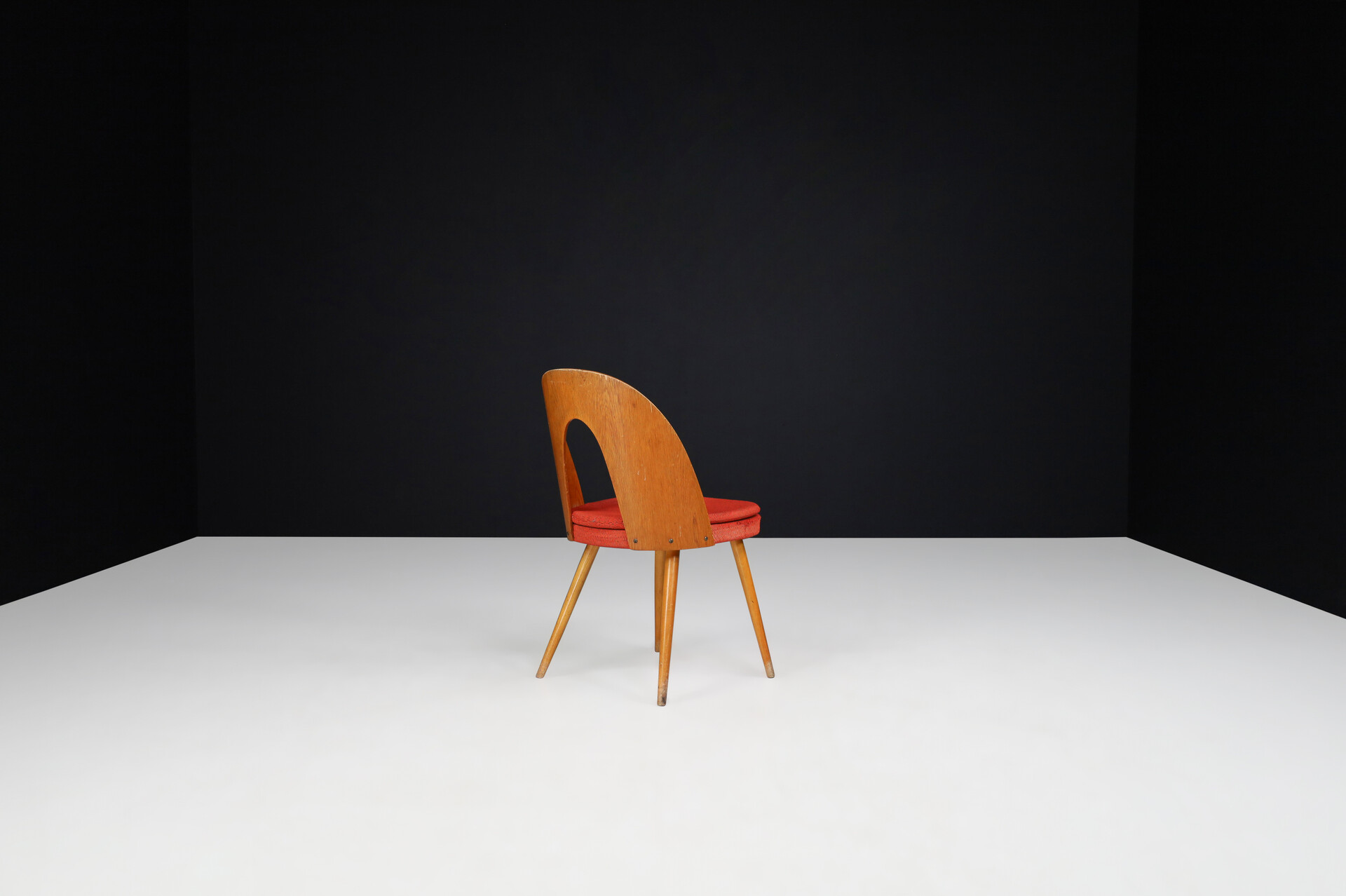 Mid century modern Dining Chairs Designed by Antonin Suman, Czech Republic 1960s Mid-20th century