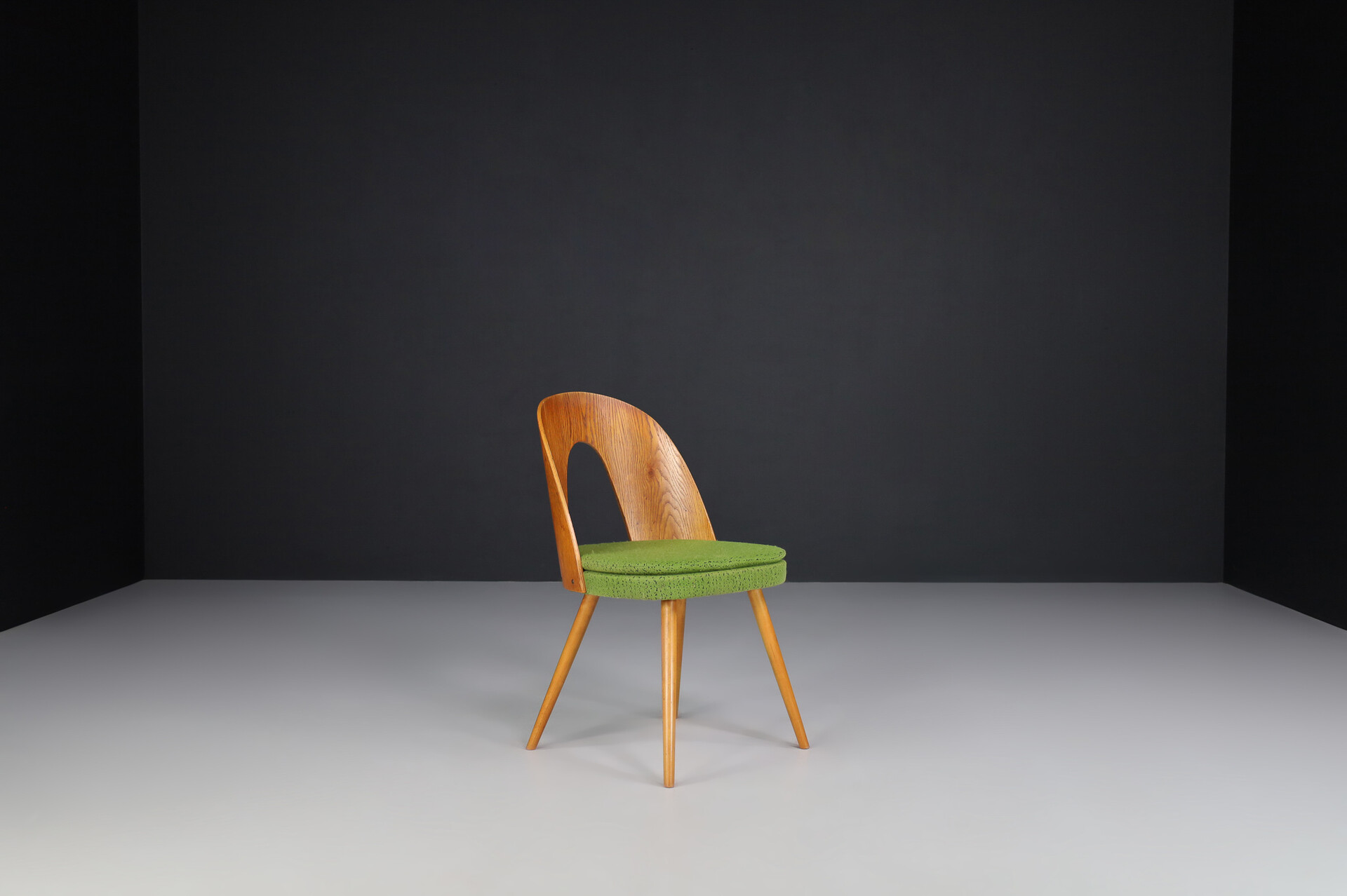 Mid century modern Dining Chairs Designed by Antonin Suman, Czech Republic 1960s Mid-20th century