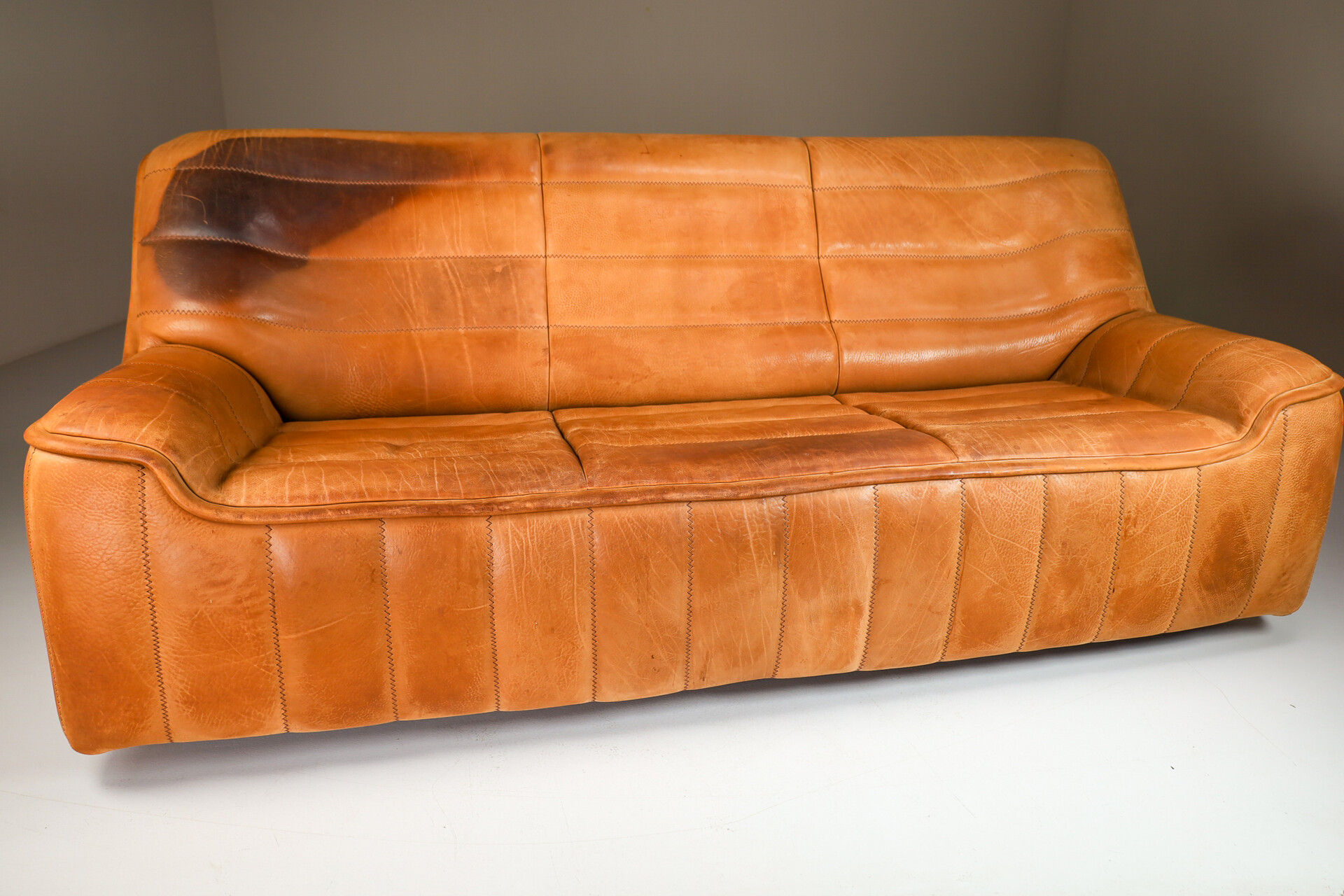 Mid century modern DS84 Model Buffalo Leather 3 seat Sofa by De Sede Switzerland, c.1970 Mid-20th century