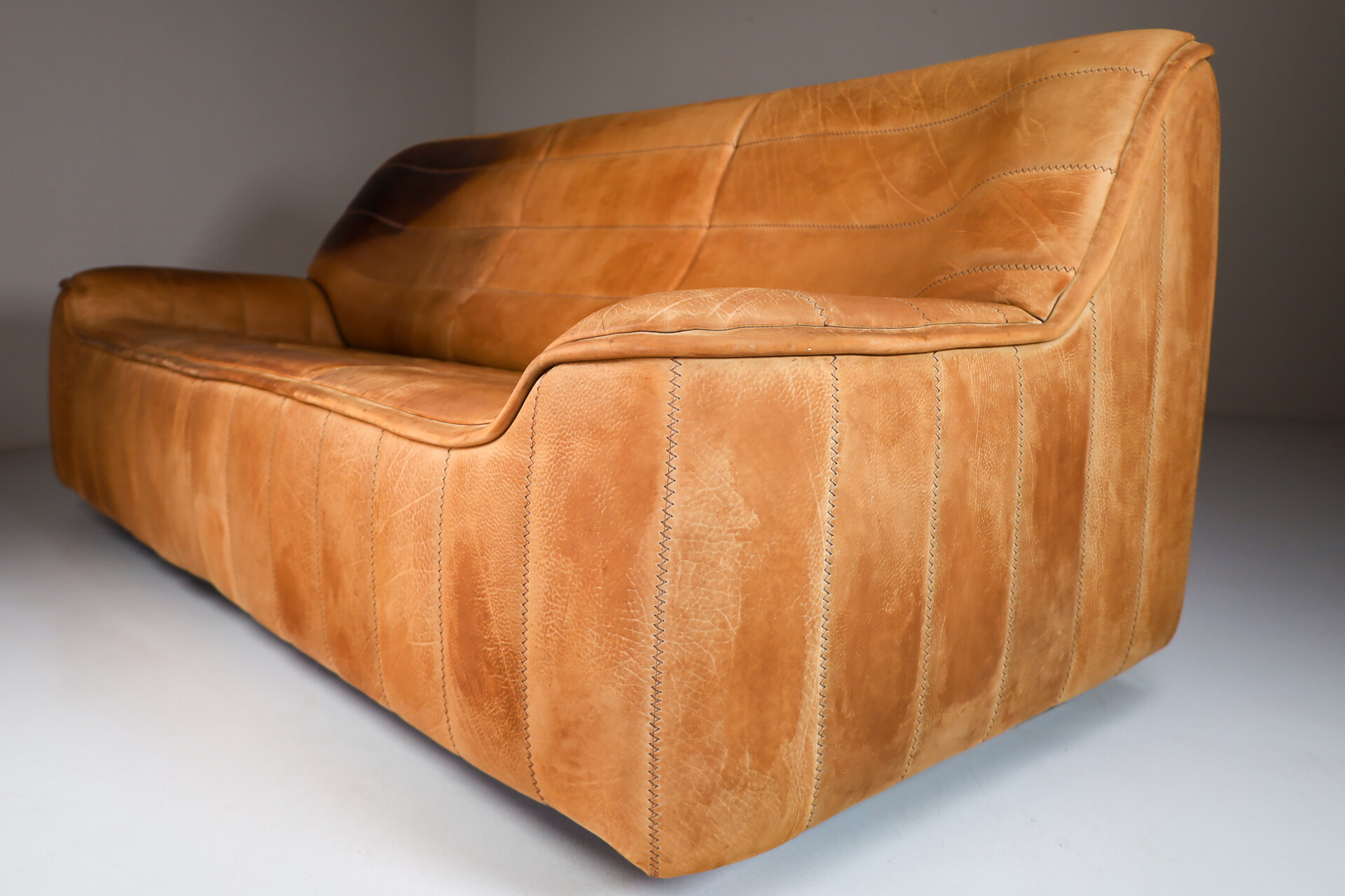 Mid century modern DS84 Model Buffalo Leather 3 seat Sofa by De Sede Switzerland, c.1970 Mid-20th century