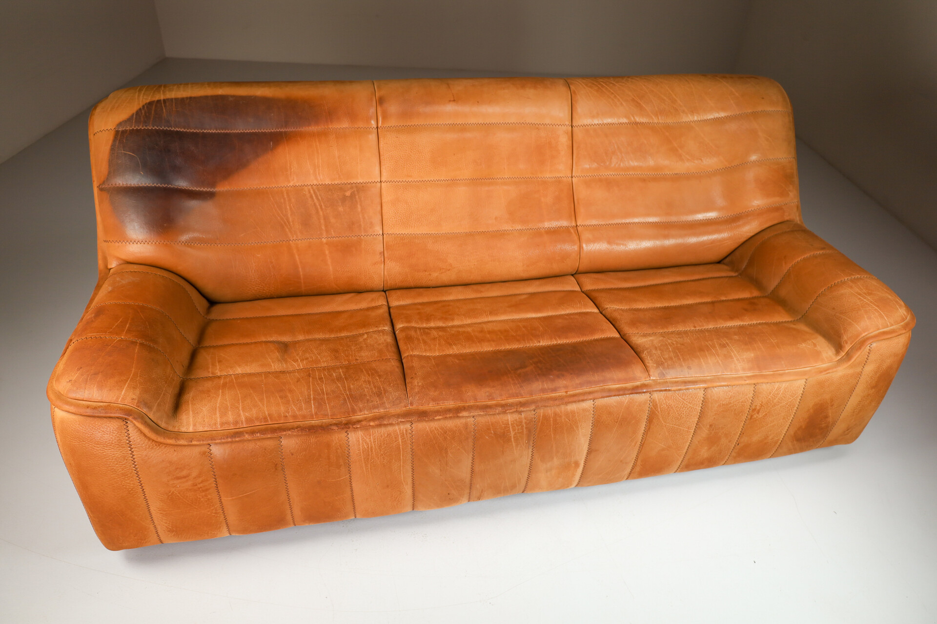 Mid century modern DS84 Model Buffalo Leather 3 seat Sofa by De Sede Switzerland, c.1970 Mid-20th century