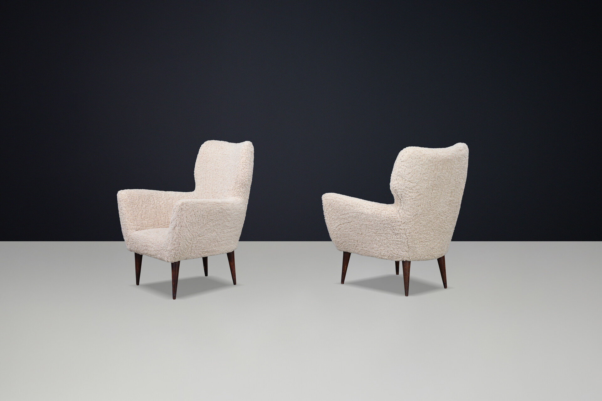 Mid century modern Easy Chair With New teddy Upholstery , Italy 1950s Mid-20th century