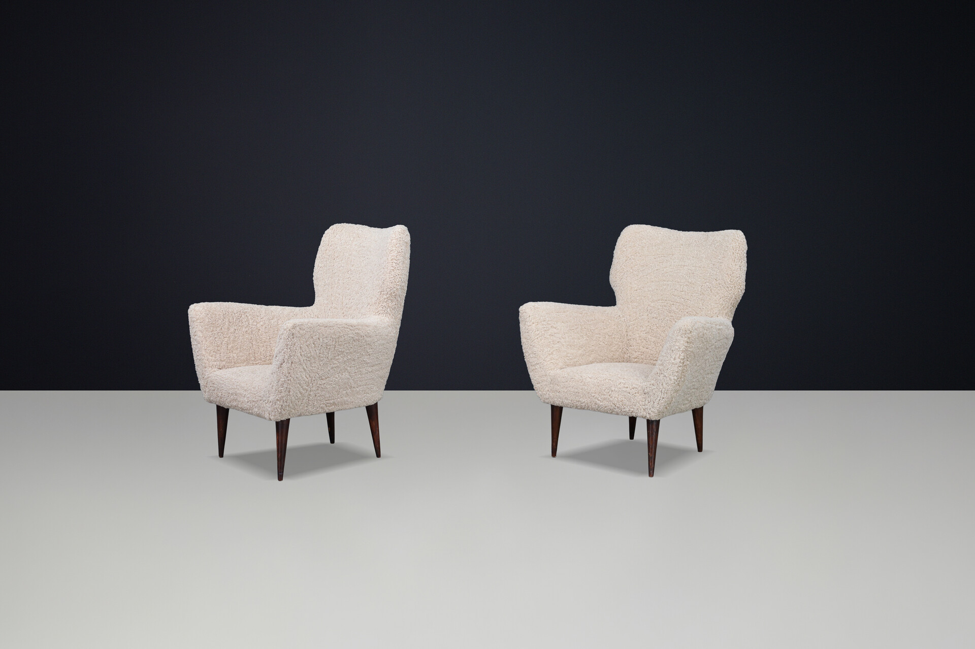 Mid century modern Easy Chair With New teddy Upholstery , Italy 1950s Mid-20th century