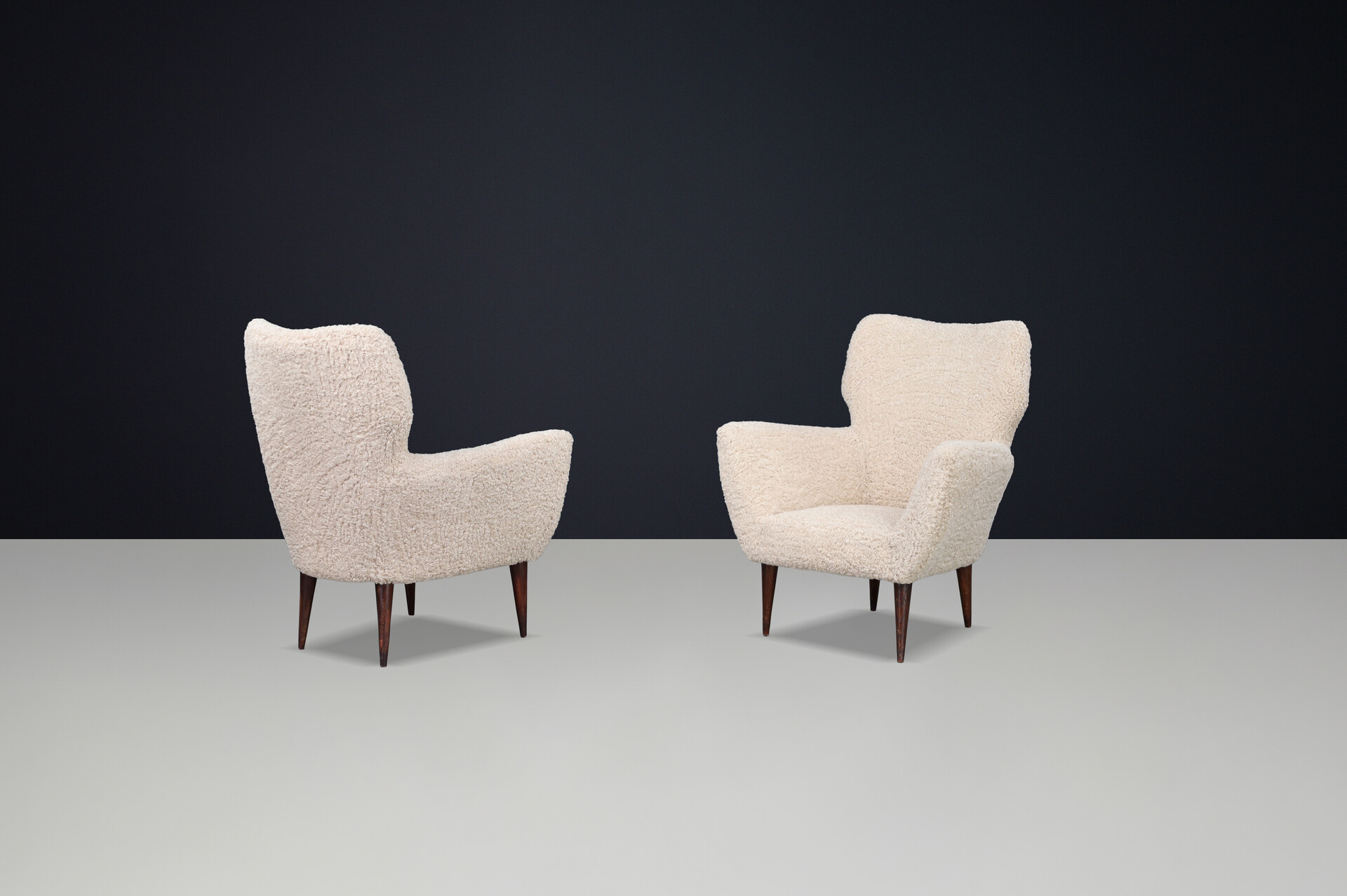 Mid century modern Easy Chair With New teddy Upholstery , Italy 1950s Mid-20th century