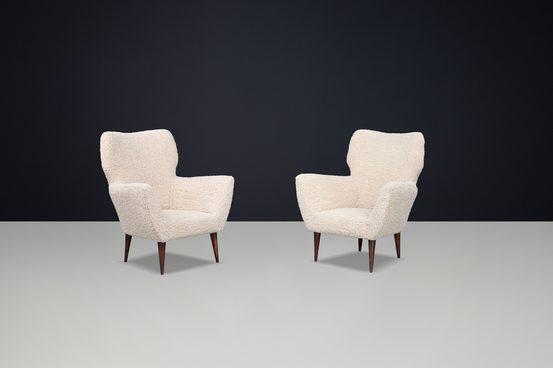 Mid century modern Easy Chair With New teddy Upholstery , Italy 1950s Mid-20th century