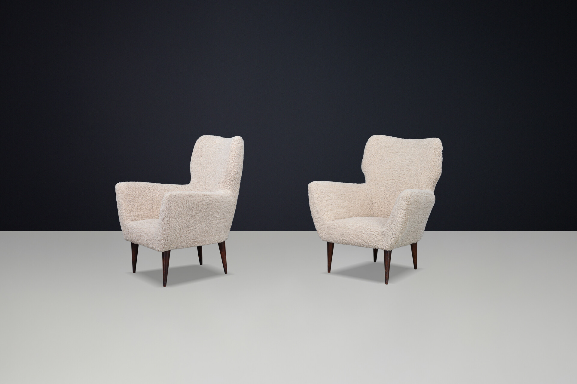 Mid century modern Easy Chair With New teddy Upholstery , Italy 1950s Mid-20th century