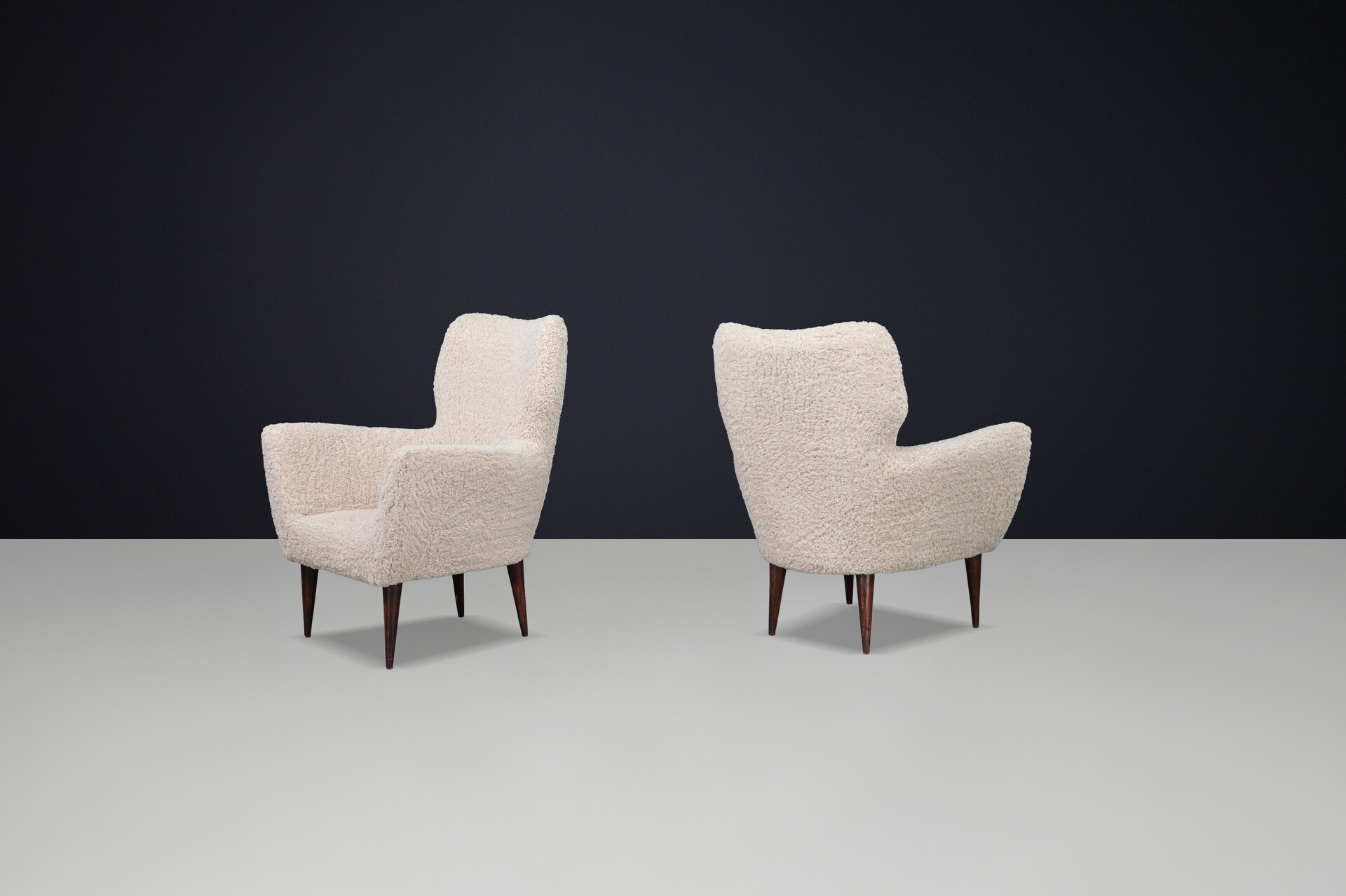 Mid century modern Easy Chair With New teddy Upholstery , Italy 1950s Mid-20th century