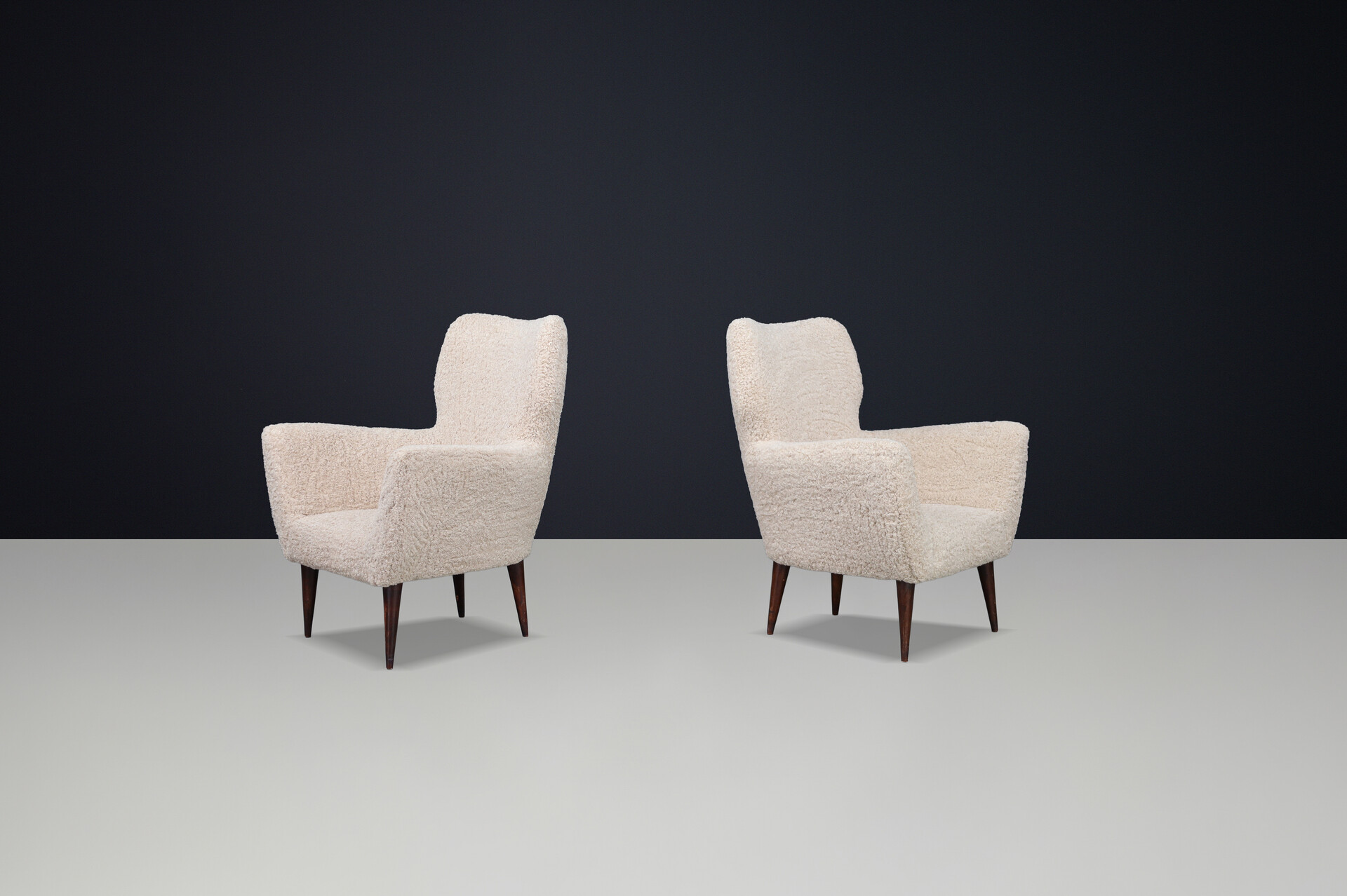 Mid century modern Easy Chair With New teddy Upholstery , Italy 1950s Mid-20th century