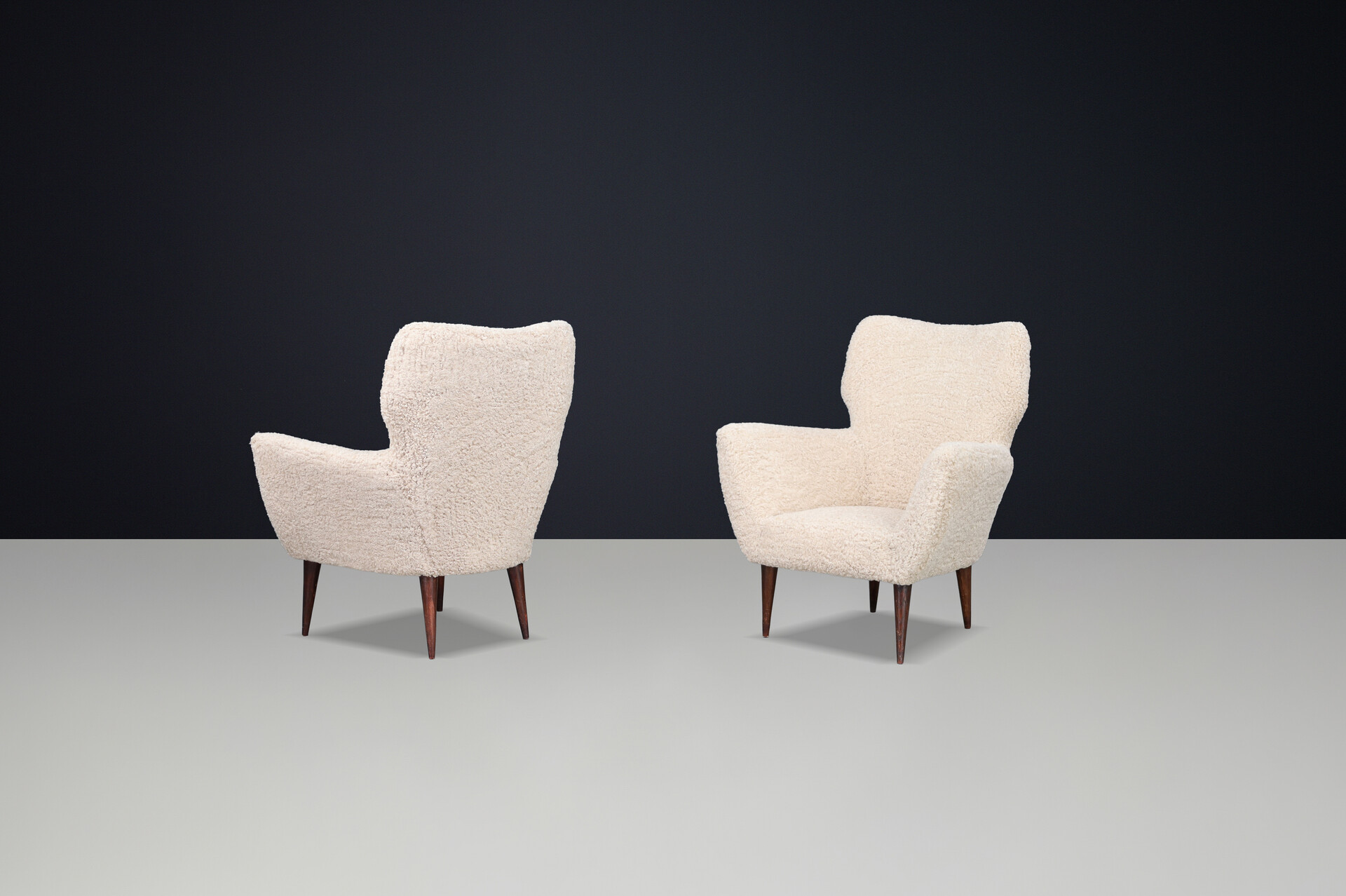 Mid century modern Easy Chair With New teddy Upholstery , Italy 1950s Mid-20th century