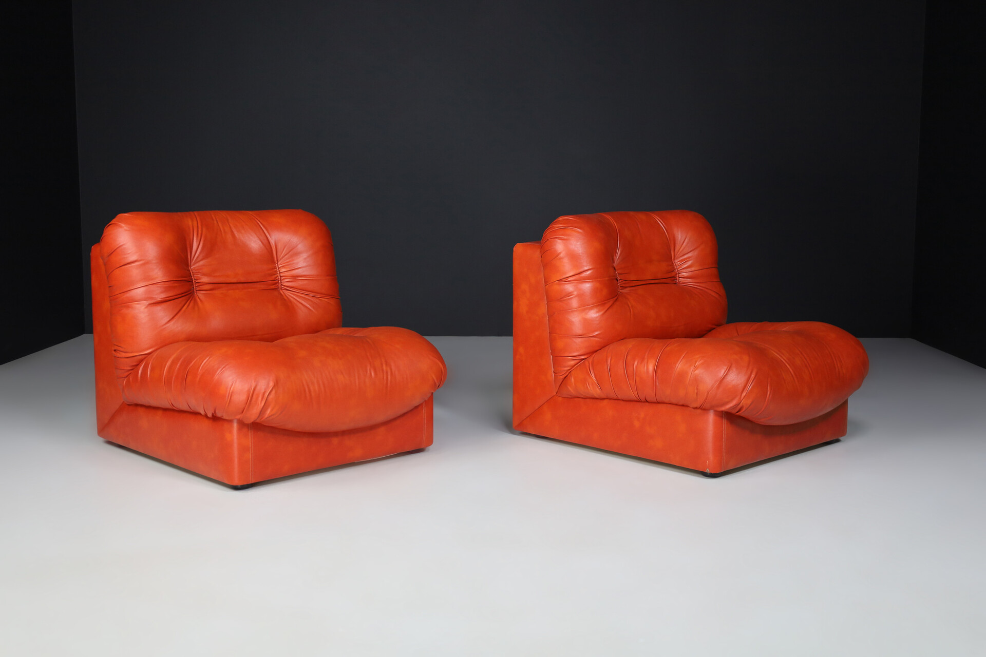 Mid century modern Eather Lounge Chairs, Italy 1960s Mid-20th century